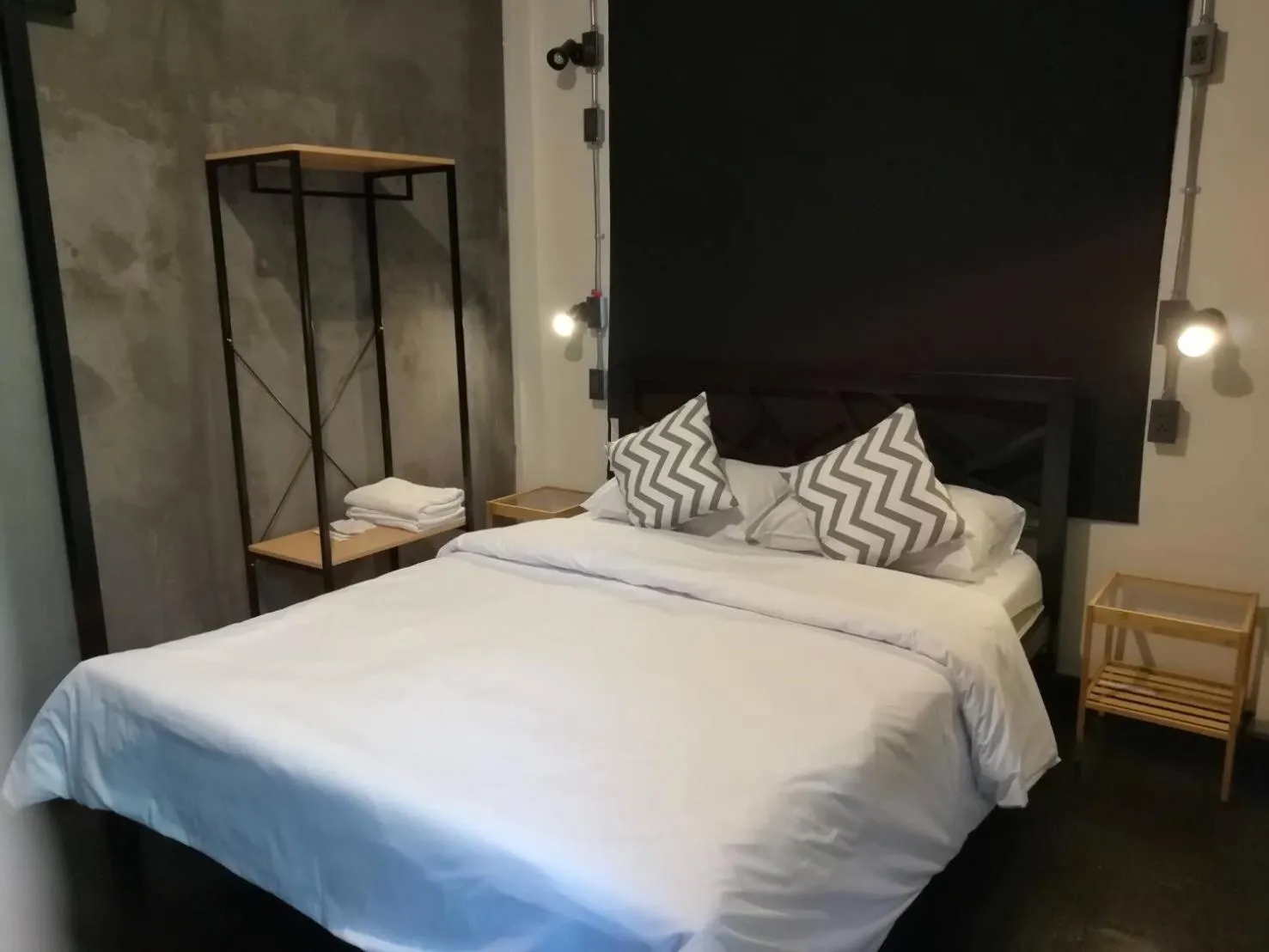 Photo of the whole room, Bed in Dreamcatcher Bangkok
