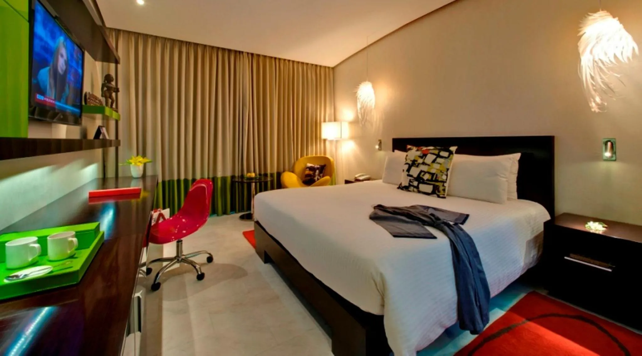 Photo of the whole room, Bed in The Park Chennai