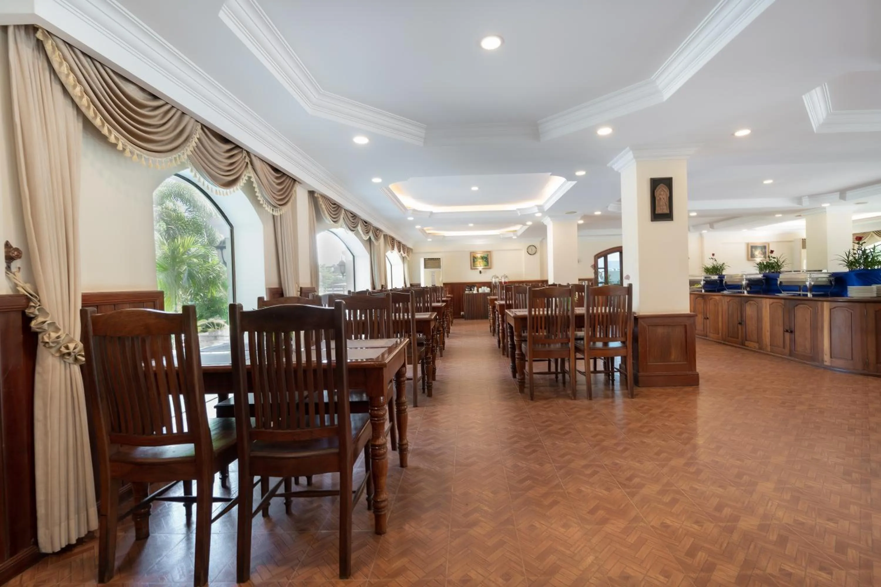 Restaurant/places to eat in Monoreach Angkor Hotel