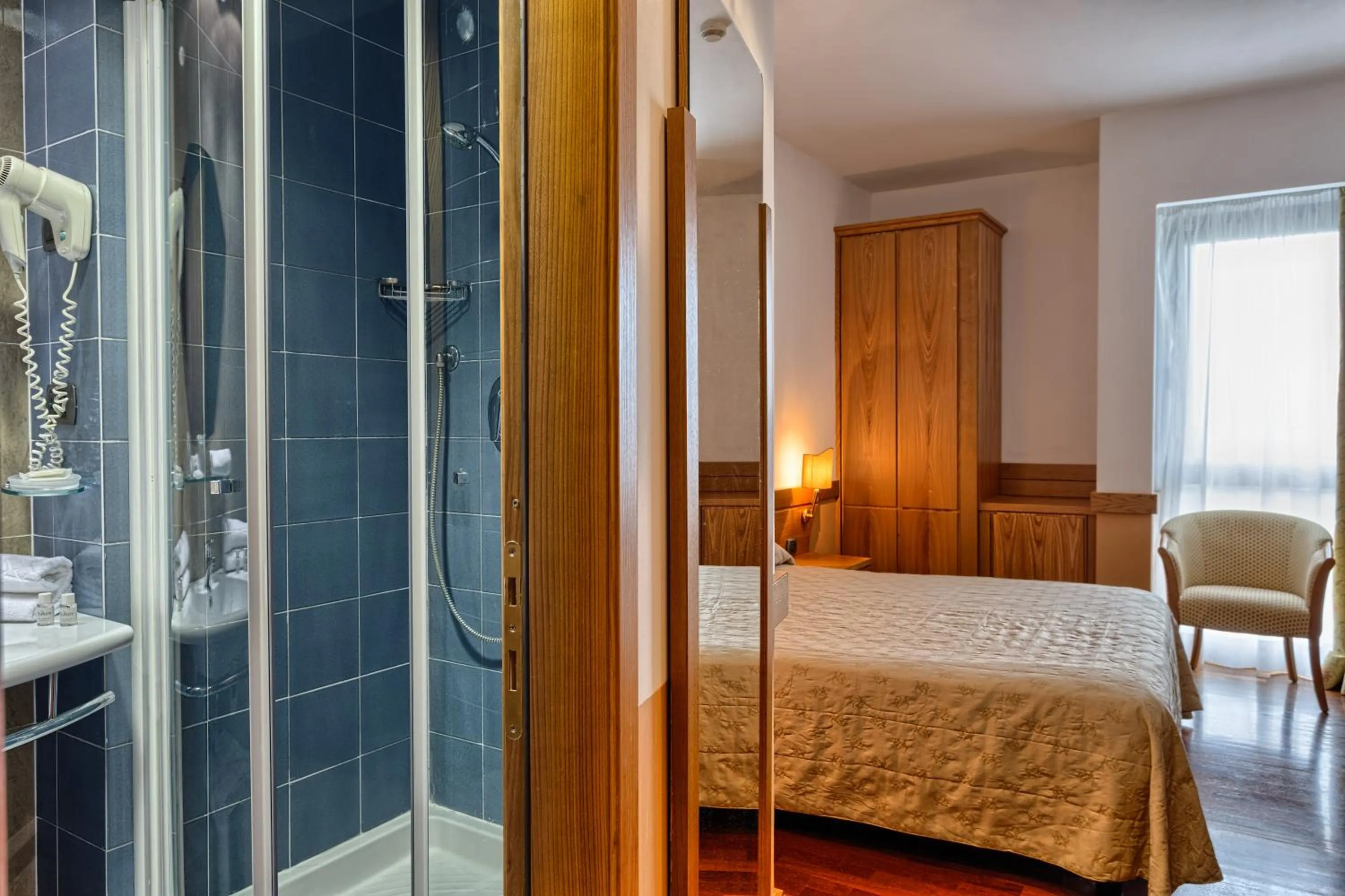 Day, Bed in BV Grand Hotel Assisi