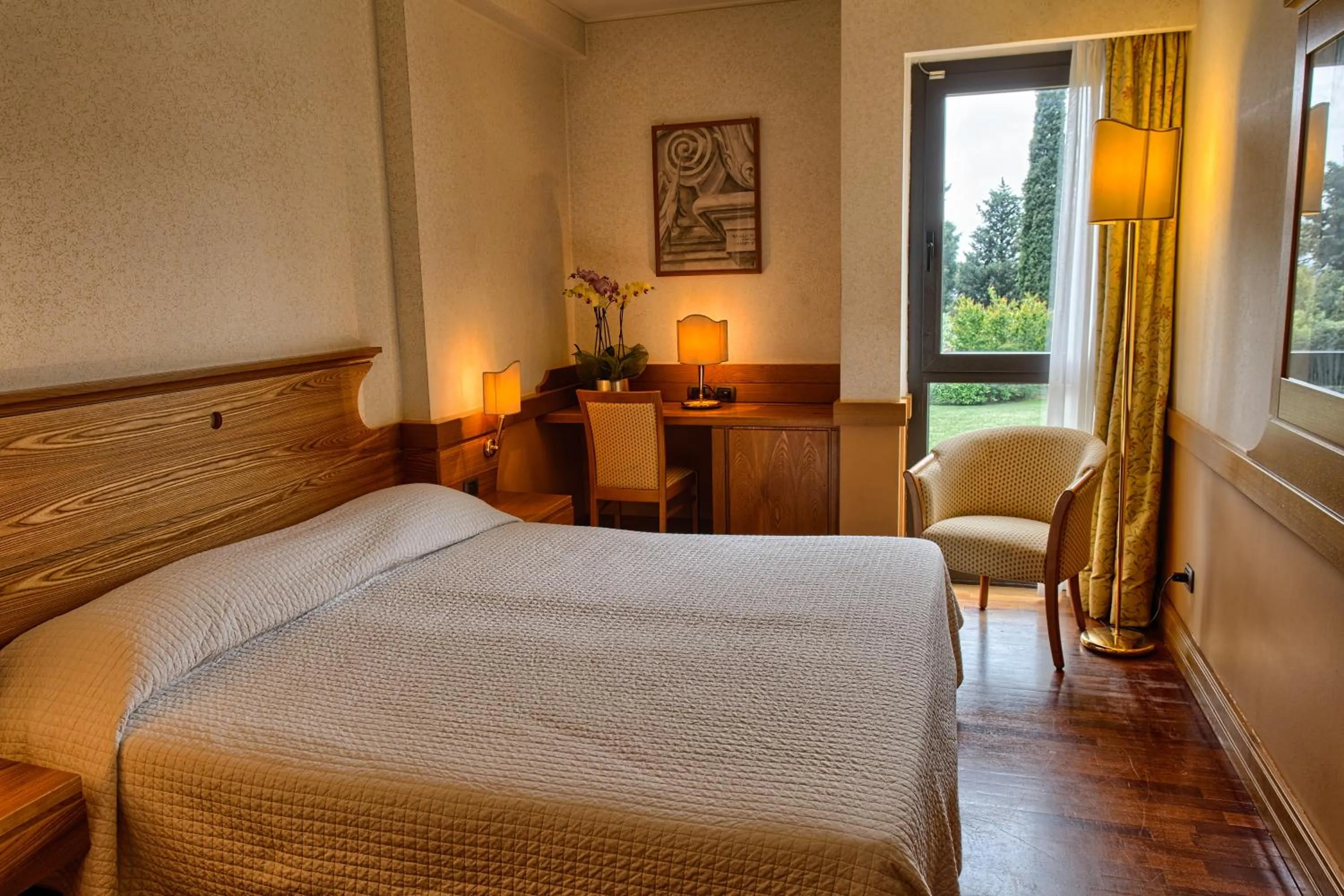 Day, Bed in BV Grand Hotel Assisi