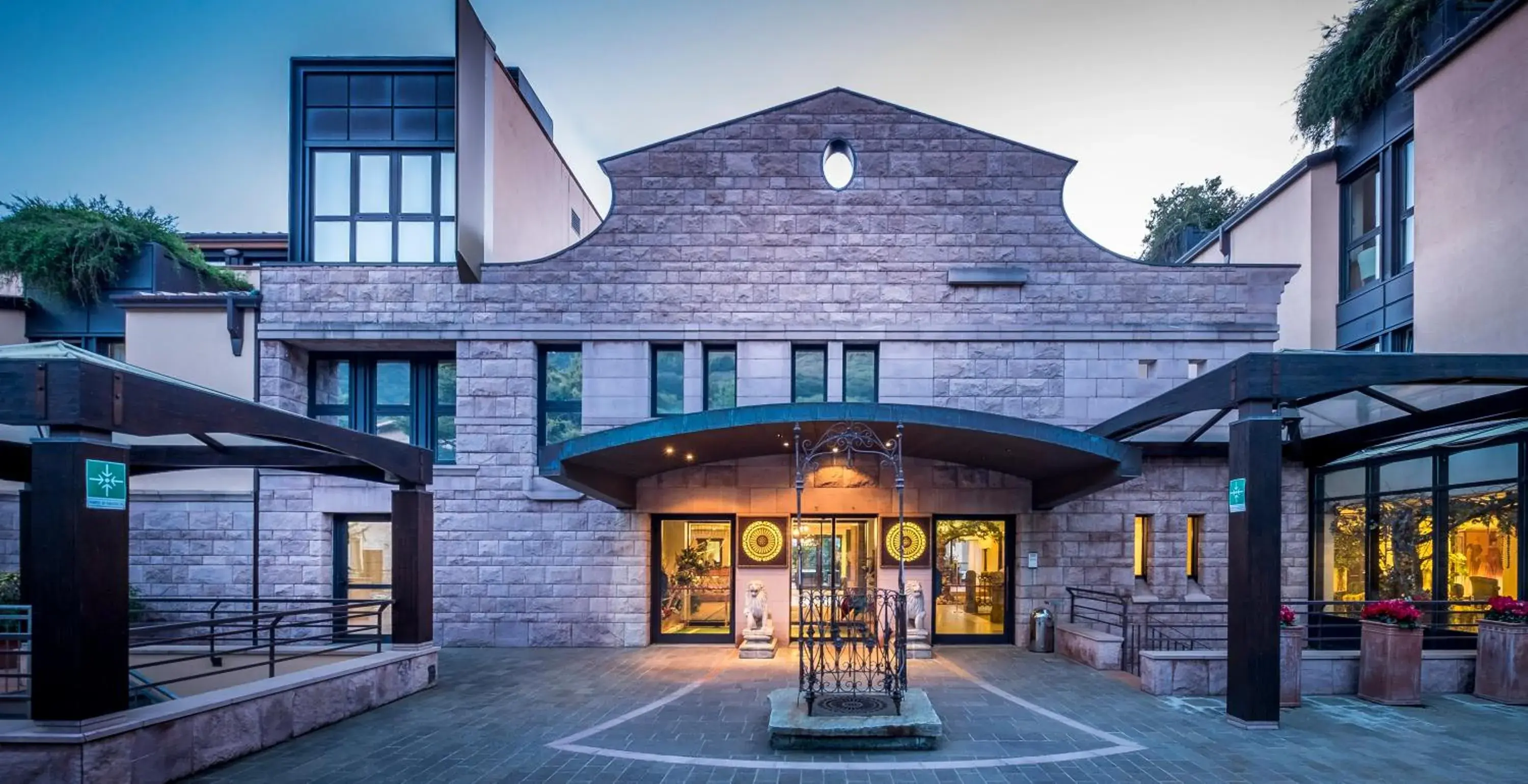 Facade/entrance in BV Grand Hotel Assisi Facade/entrance in BV Grand Hotel Assisi