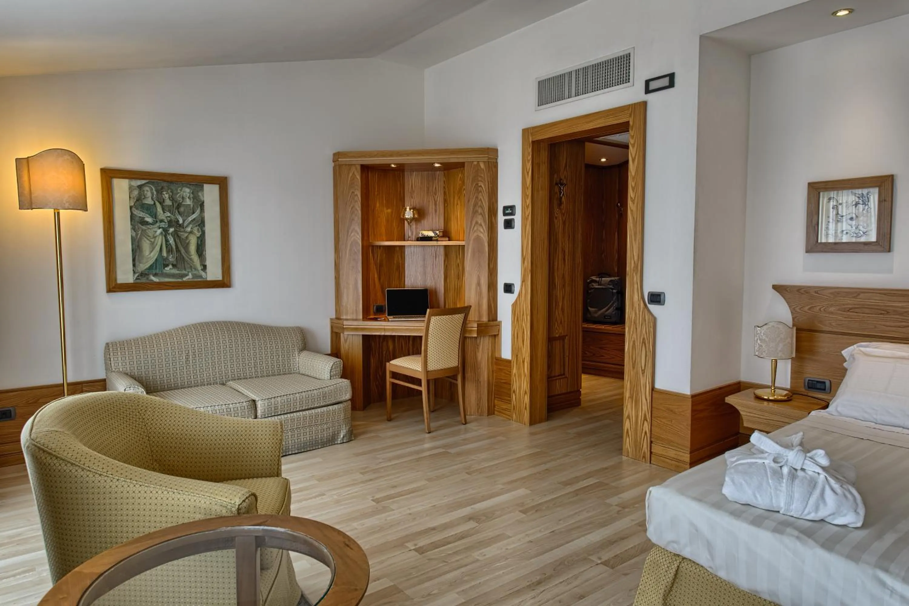 Photo of the whole room, Bed in BV Grand Hotel Assisi