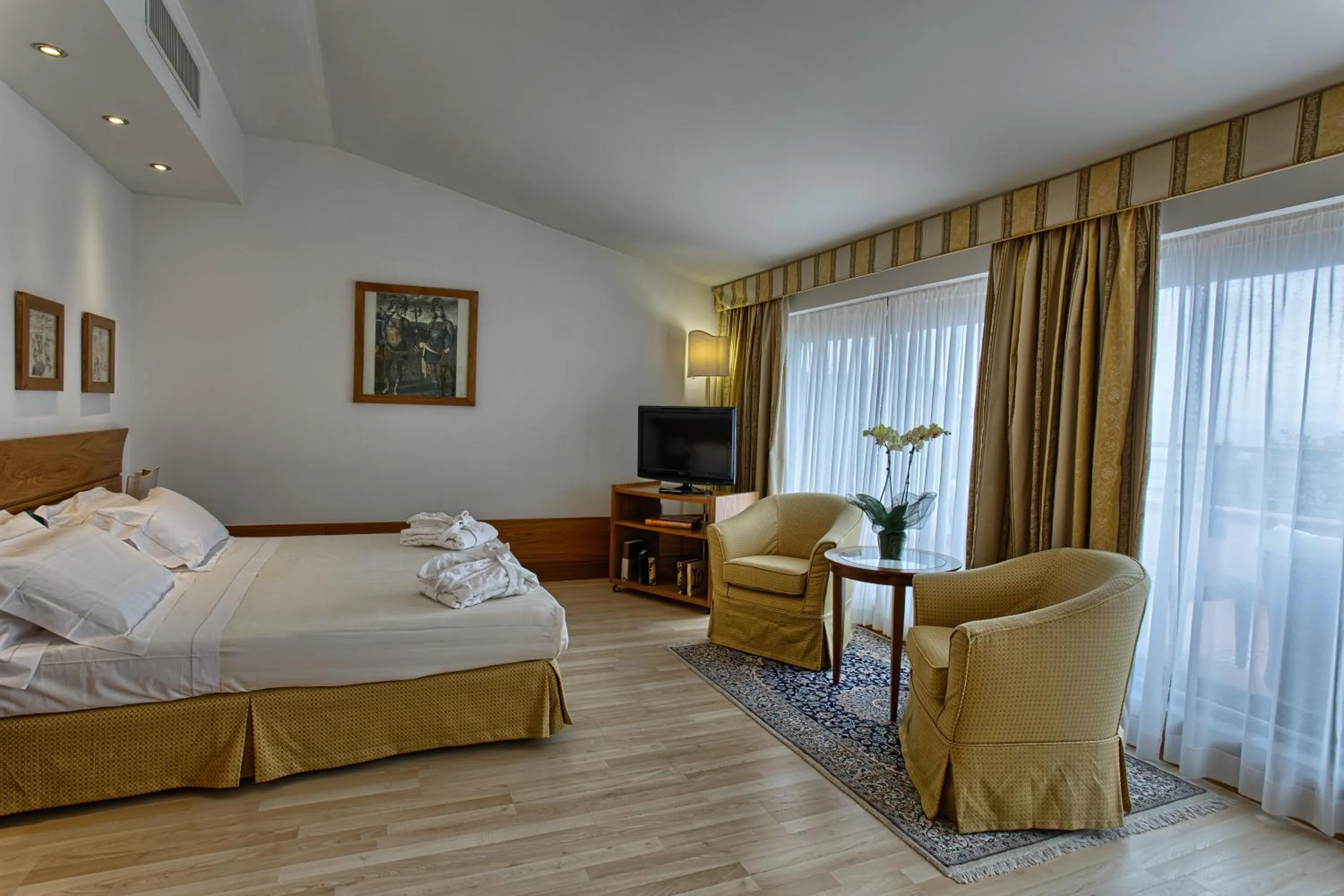 Day, Bed in BV Grand Hotel Assisi