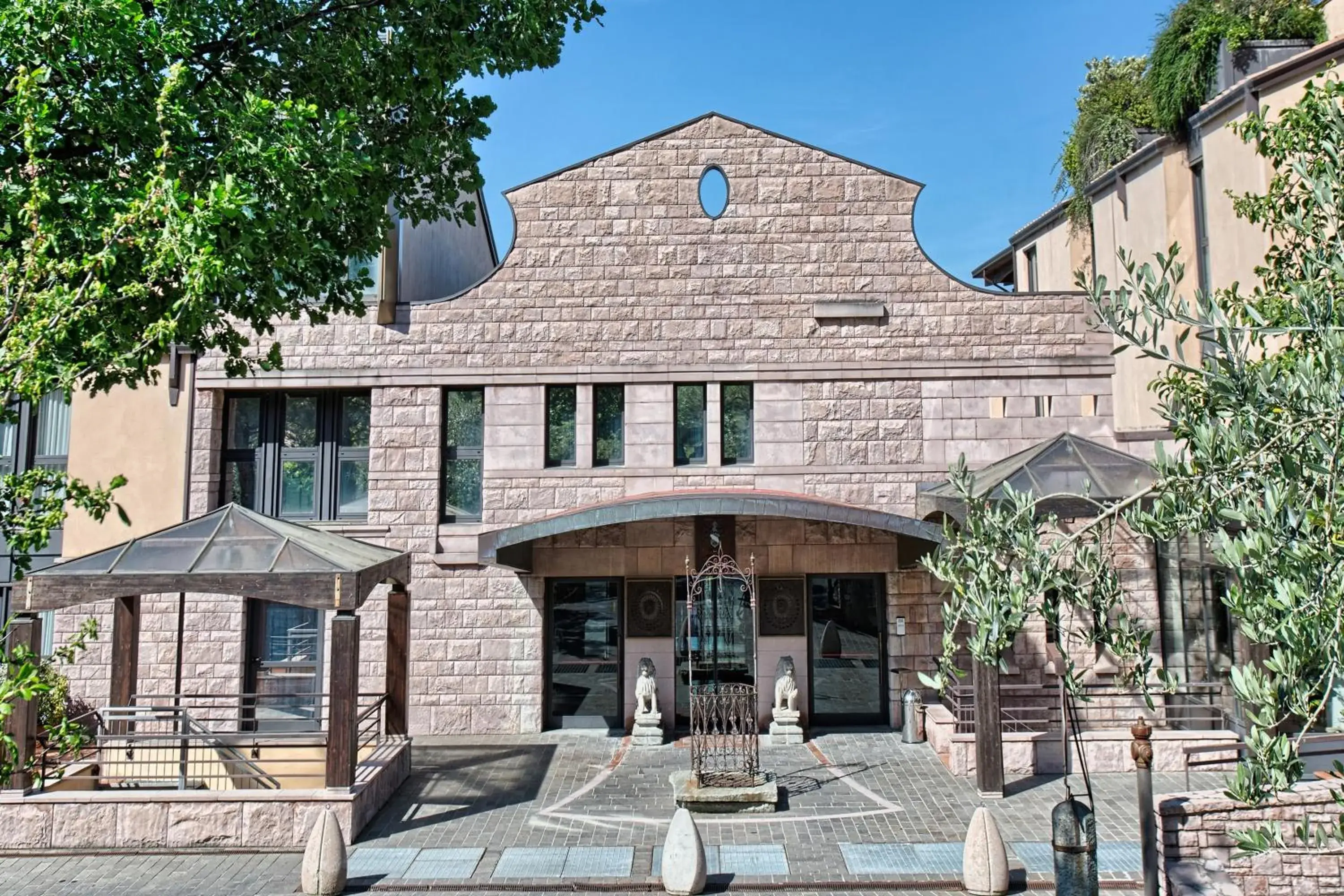 Facade/entrance in BV Grand Hotel Assisi Facade/entrance in BV Grand Hotel Assisi