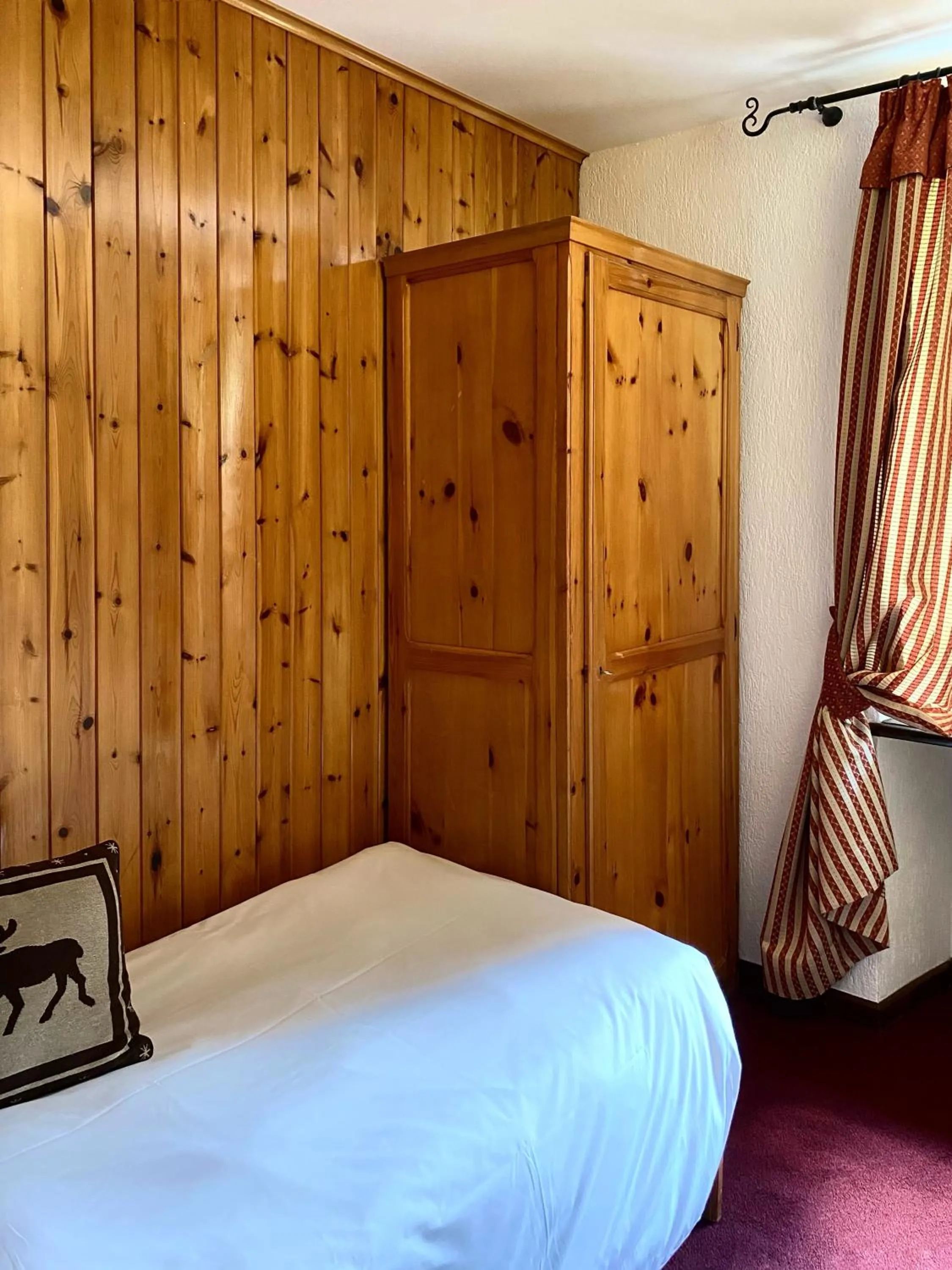 Bedroom, Bed in Hotel Dei Camosci