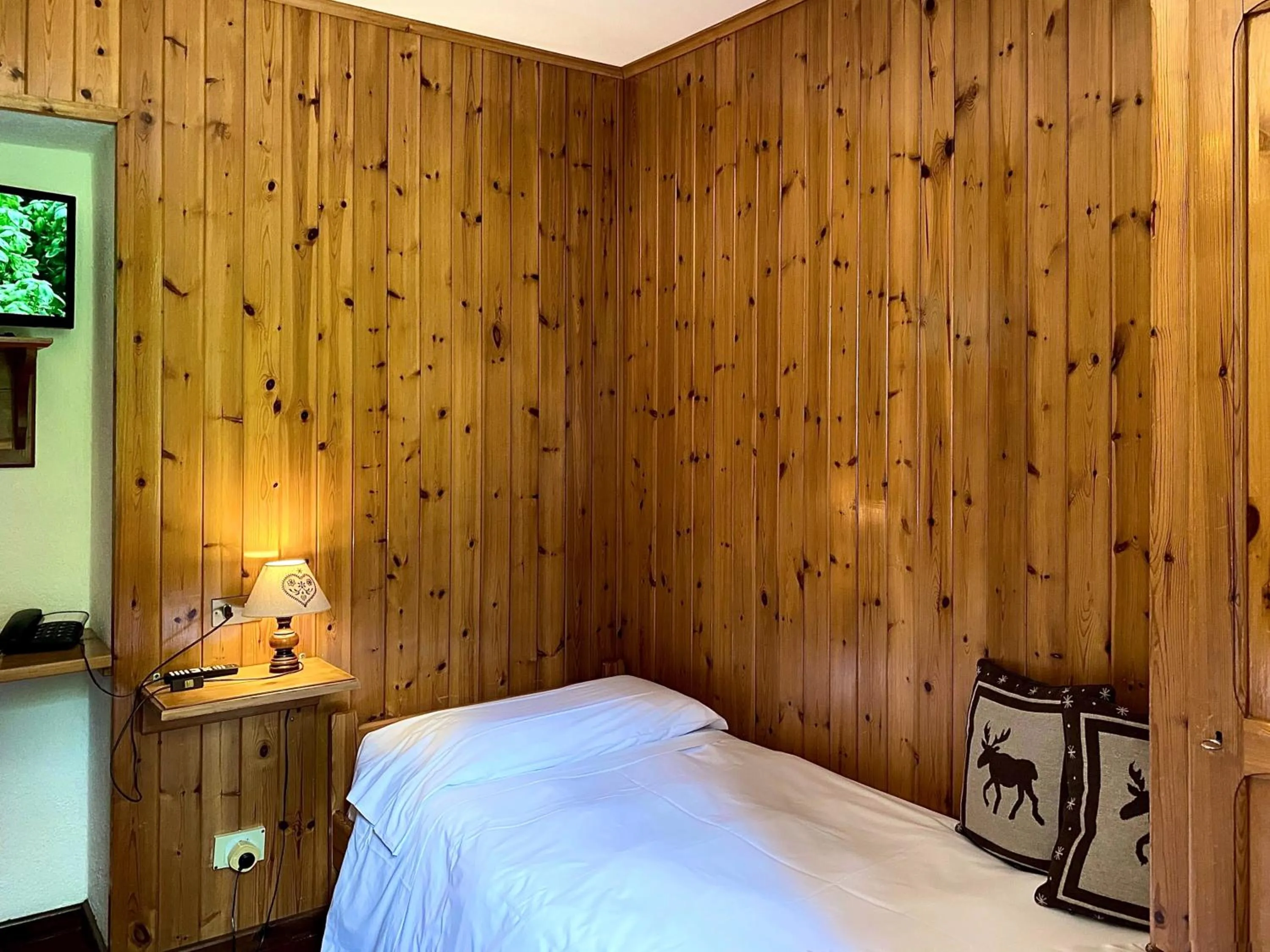 Bedroom, Bed in Hotel Dei Camosci