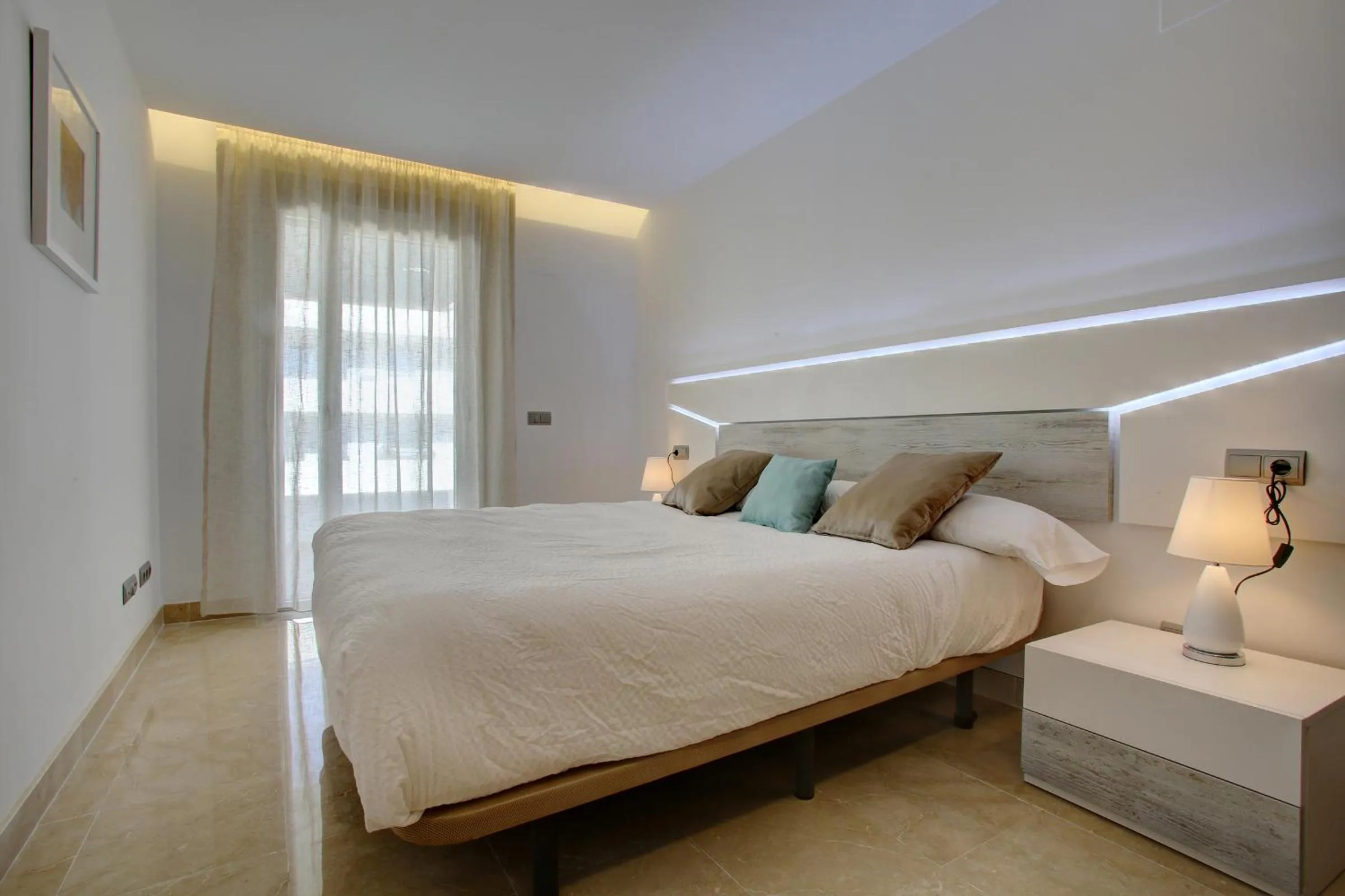 Bed in Aqua Apartments Vento, Marbella