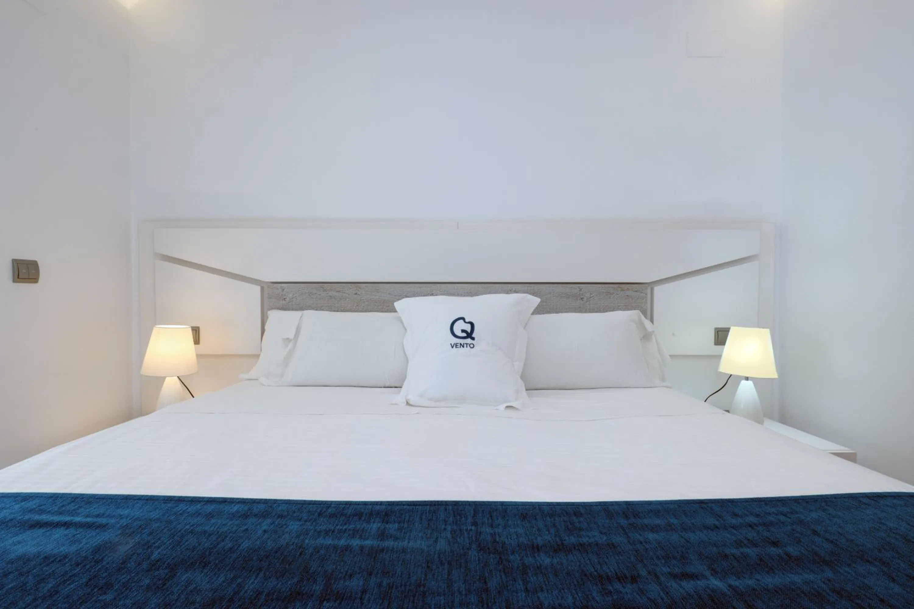 Bed in Aqua Apartments Vento, Marbella