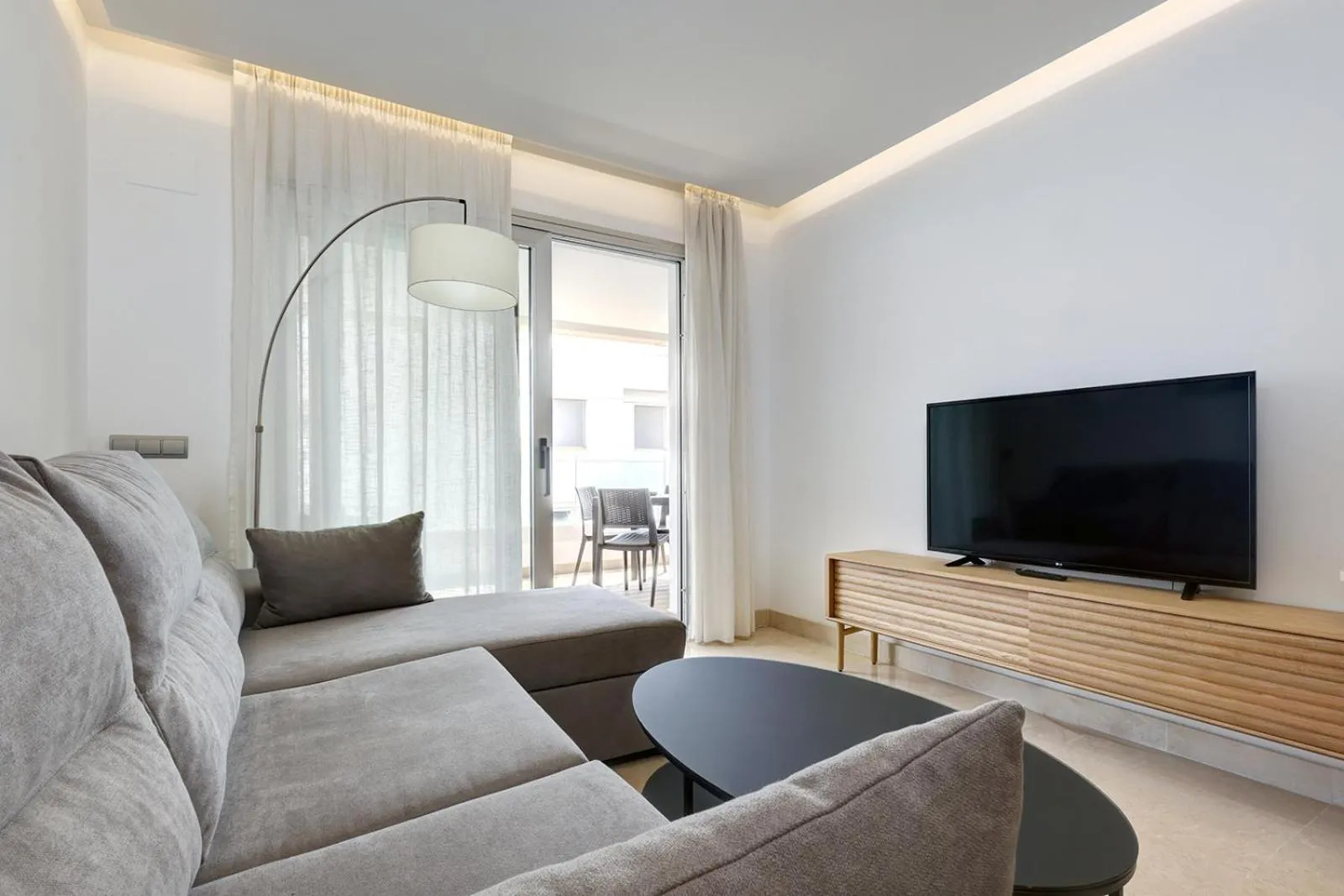 TV and multimedia in Aqua Apartments Vento, Marbella