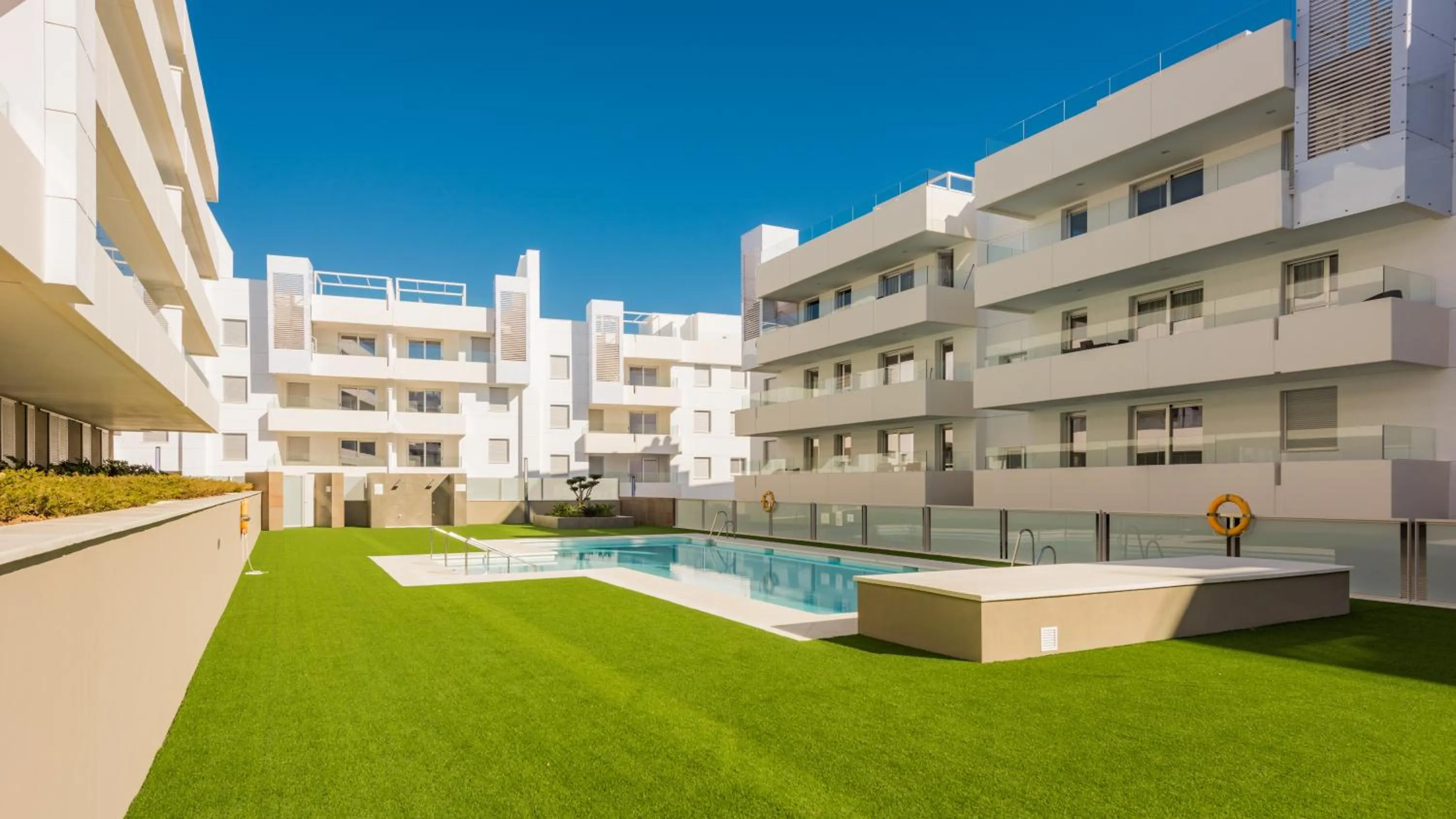 Swimming pool in Aqua Apartments Vento, Marbella