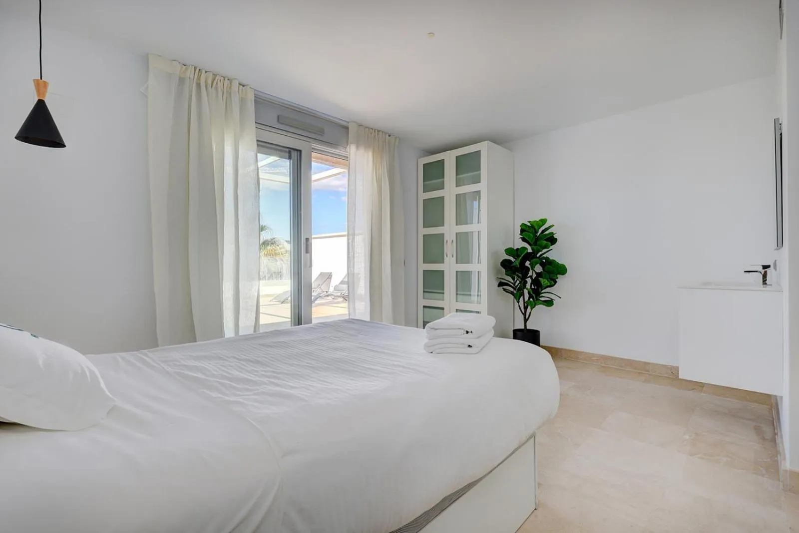 Bed in Aqua Apartments Vento, Marbella