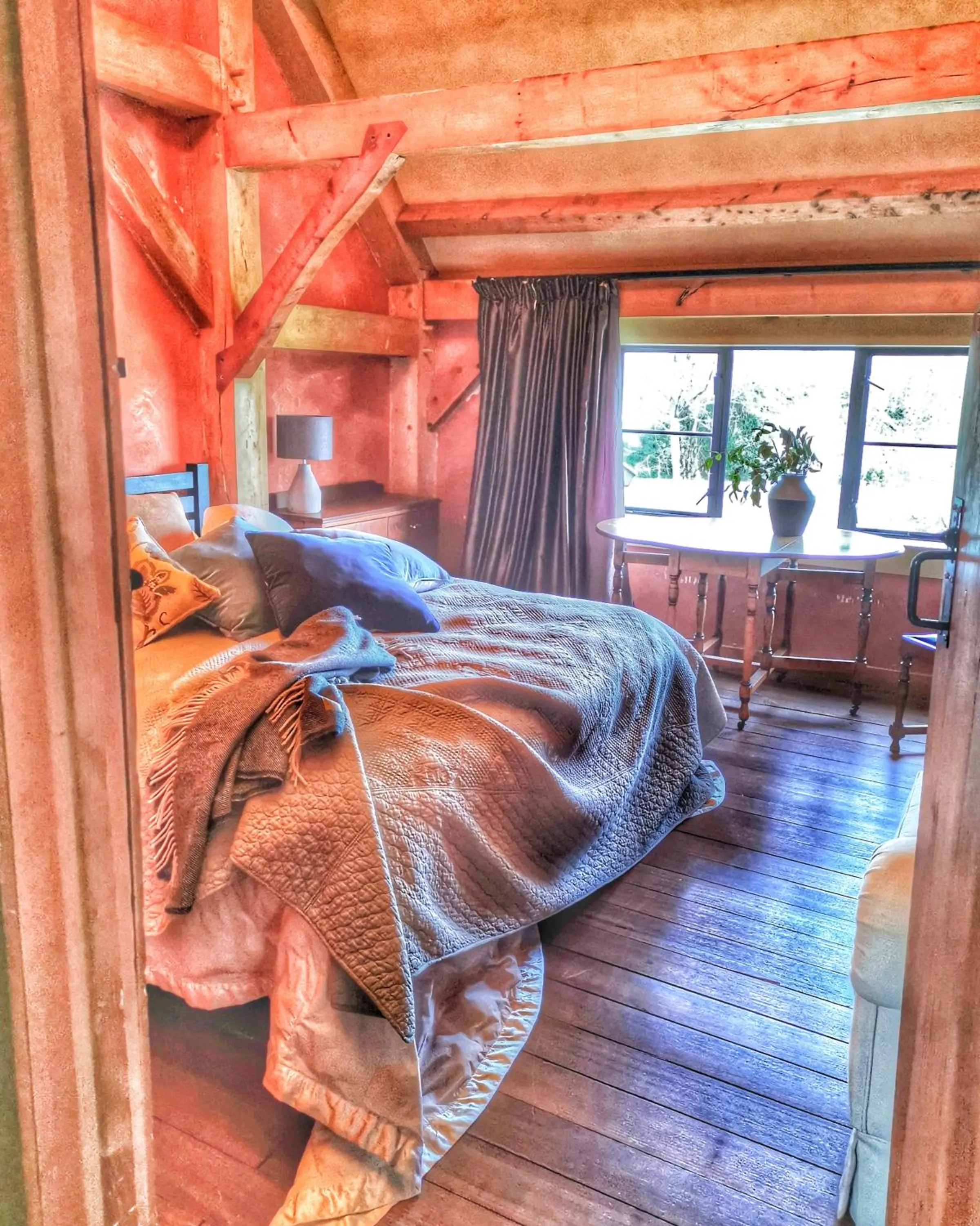 Property building, Bed in housewithnonails