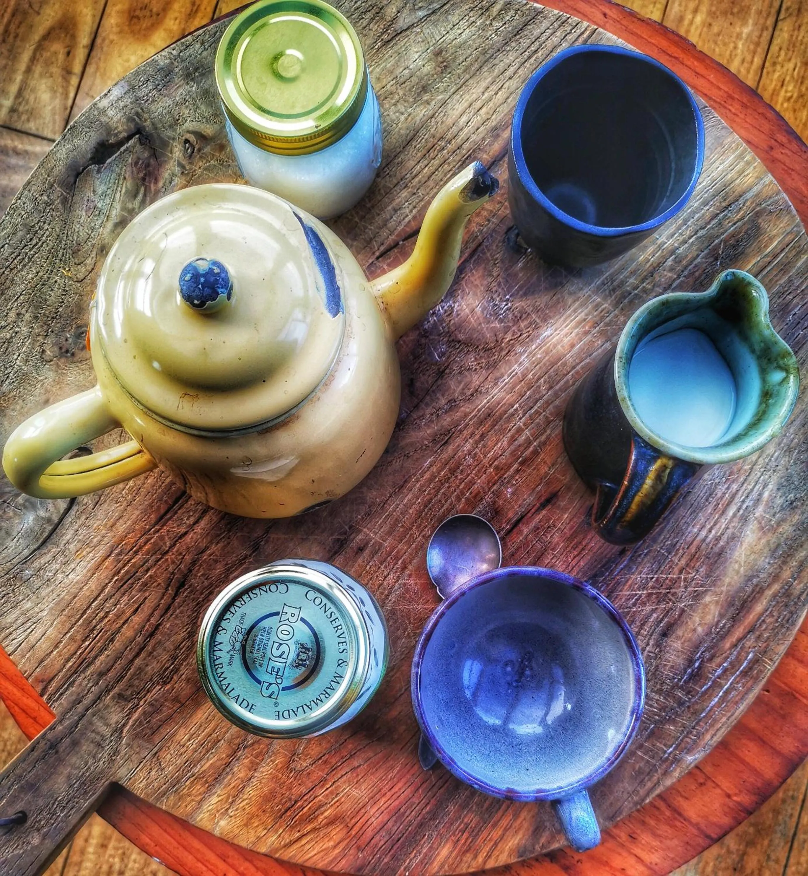 Coffee/tea facilities in housewithnonails