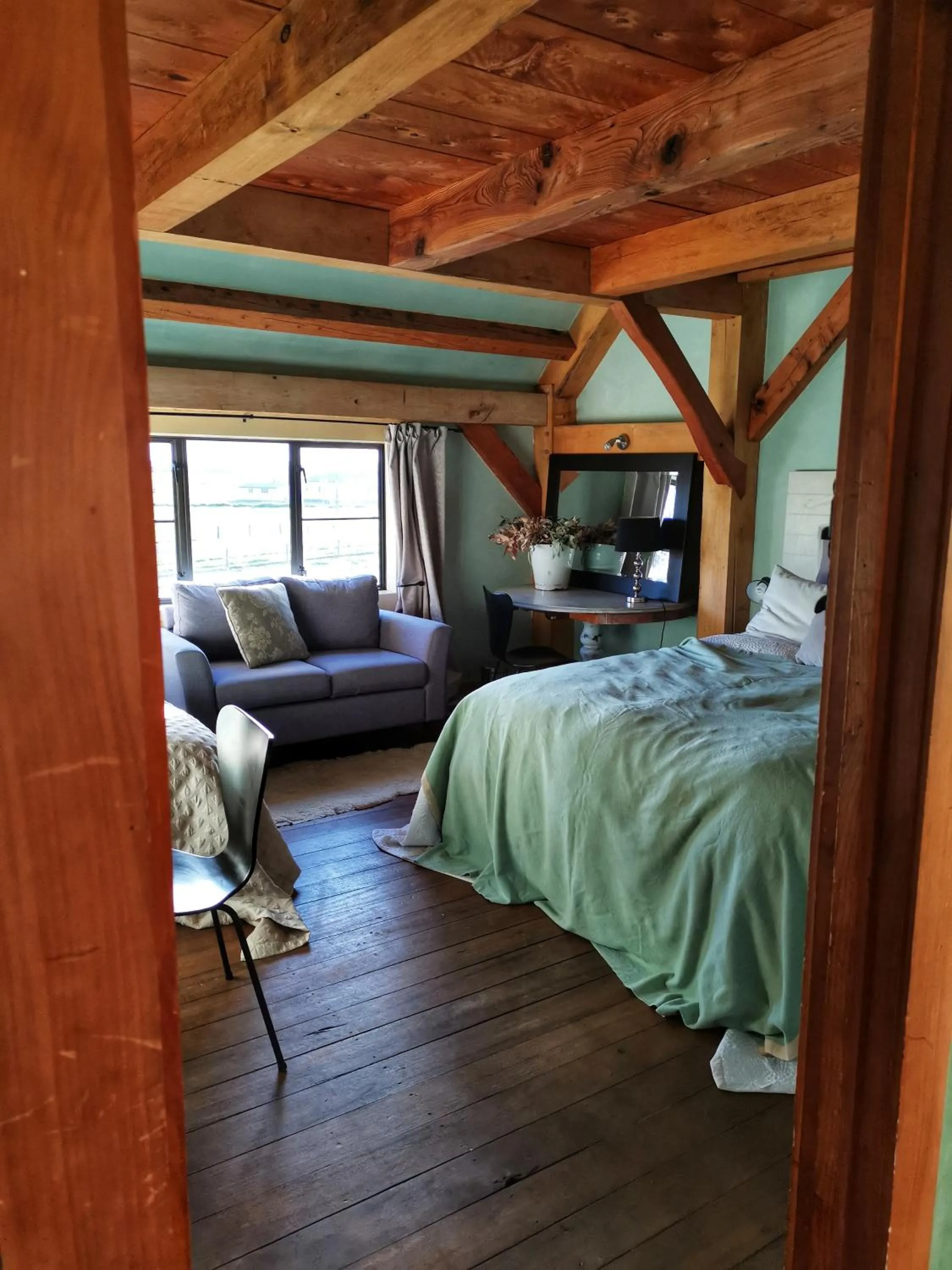 Bed in housewithnonails