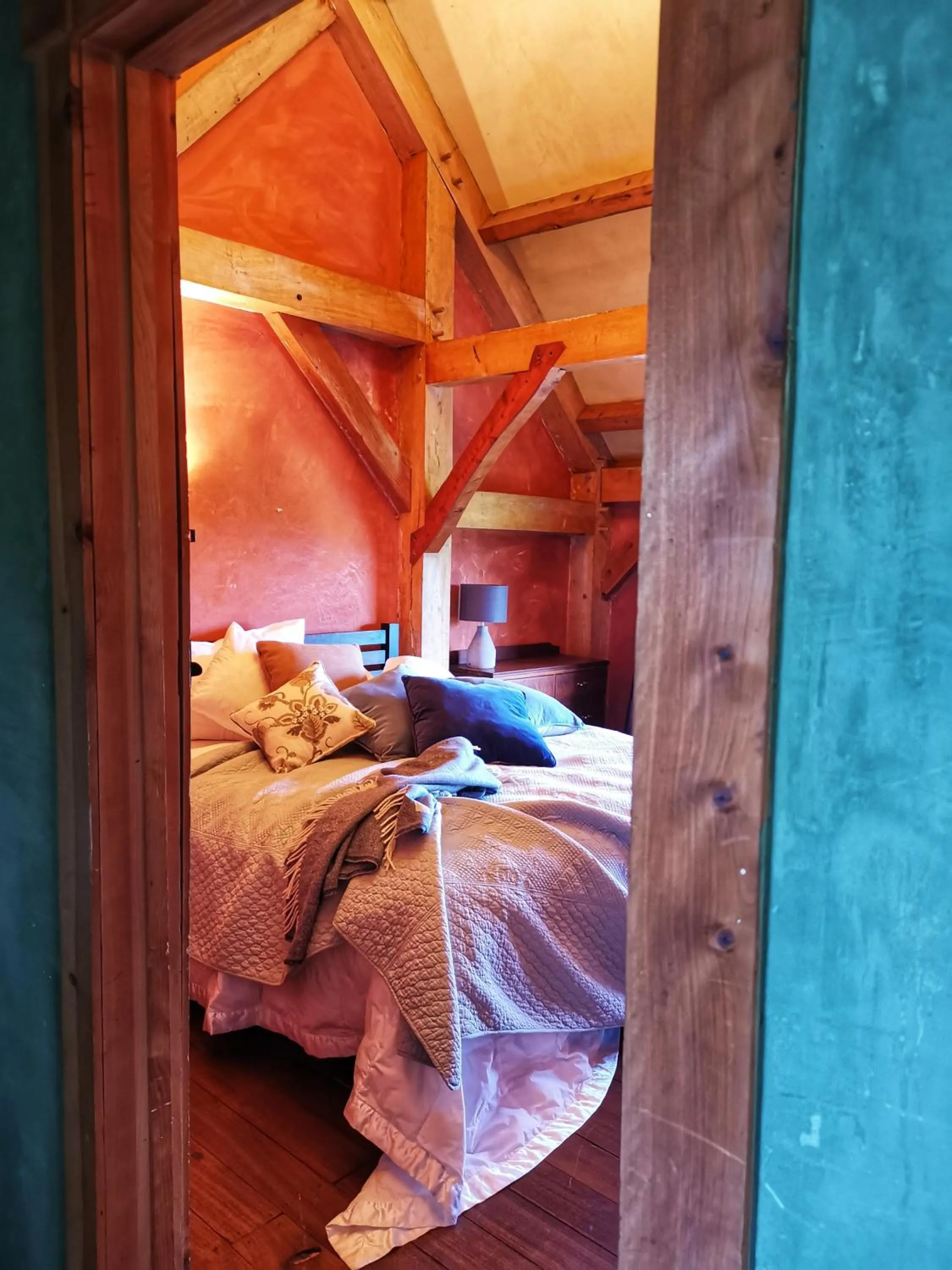 Property building, Bed in housewithnonails