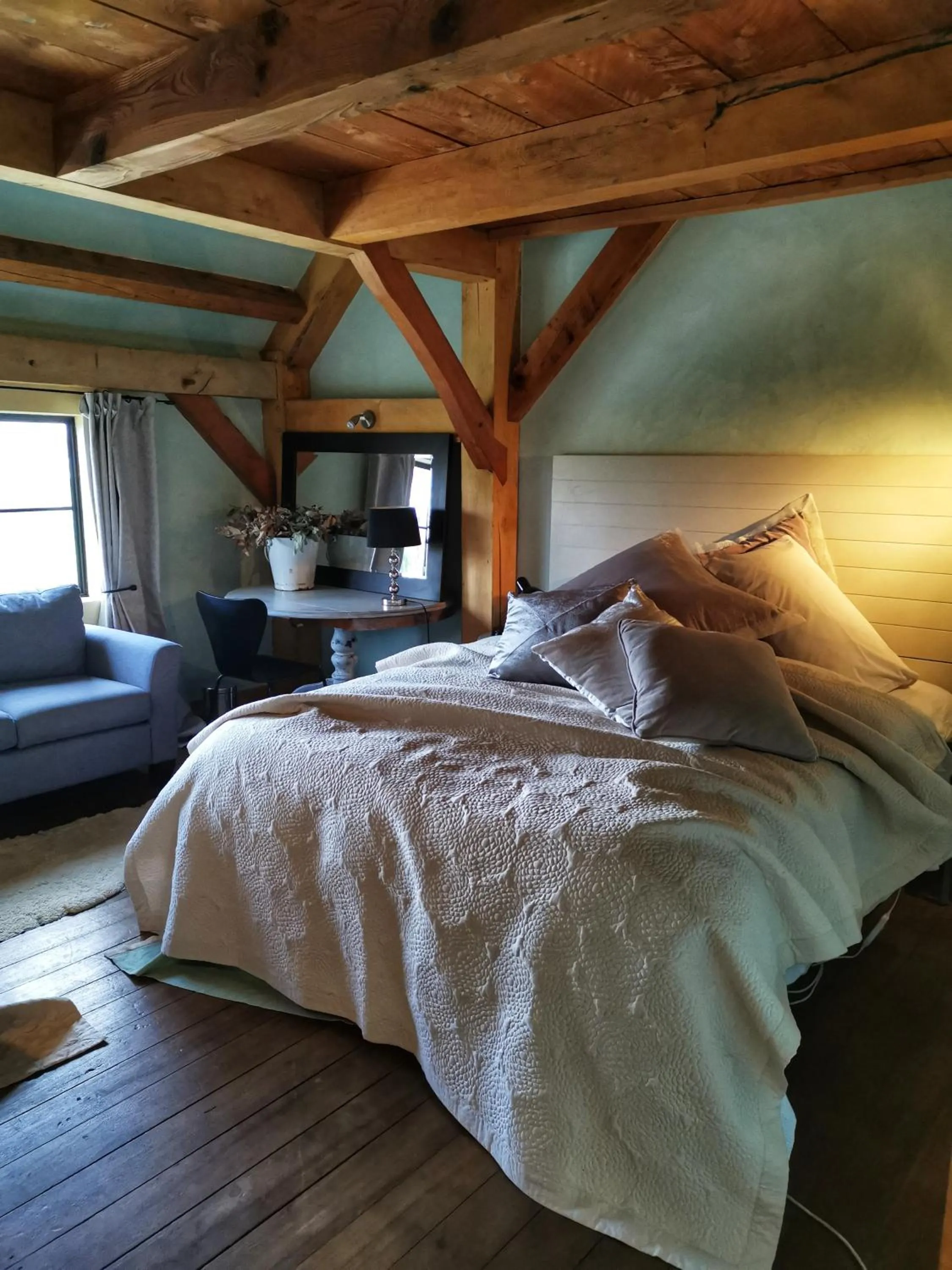 Bed in housewithnonails