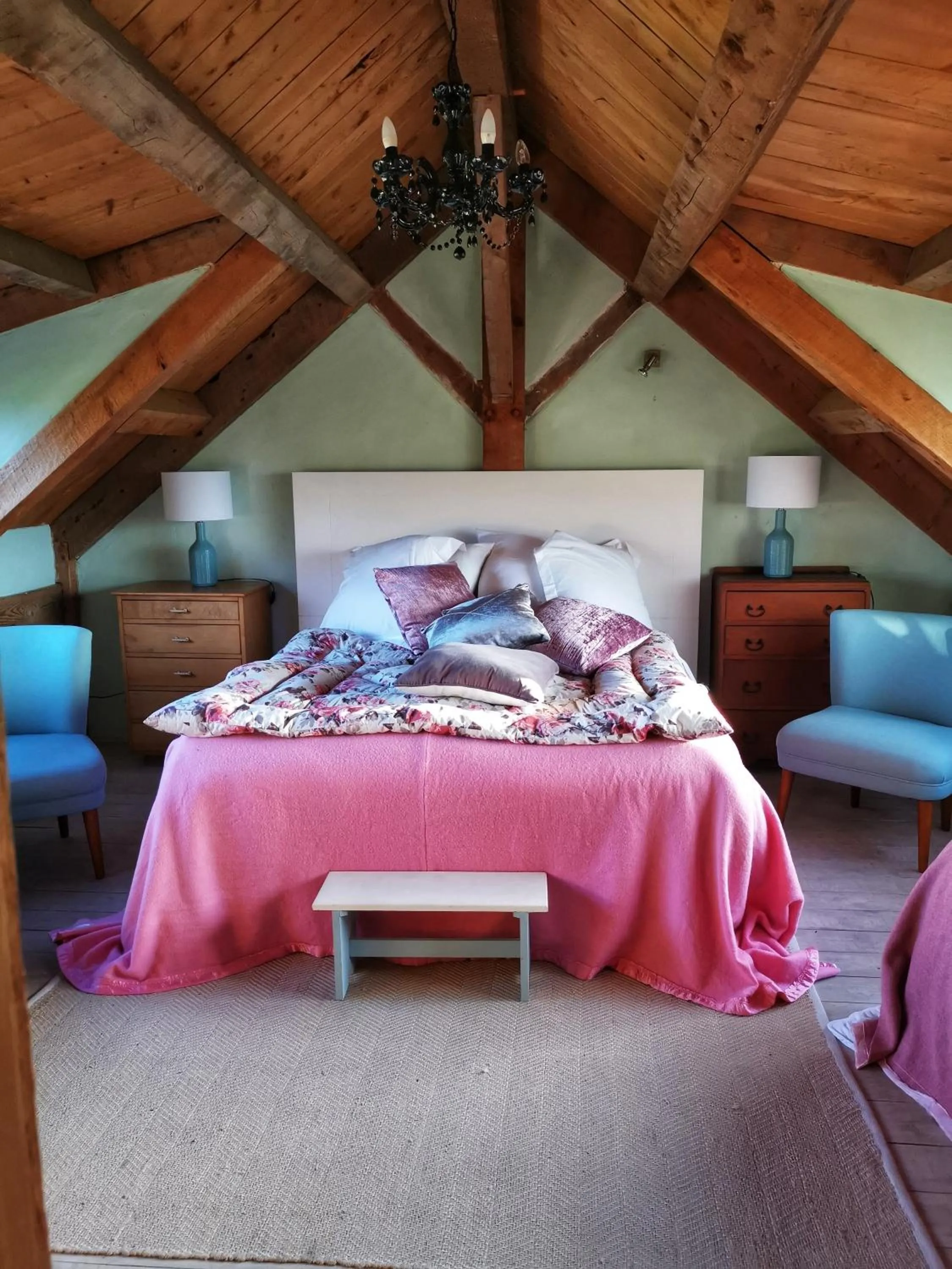 Bed in housewithnonails