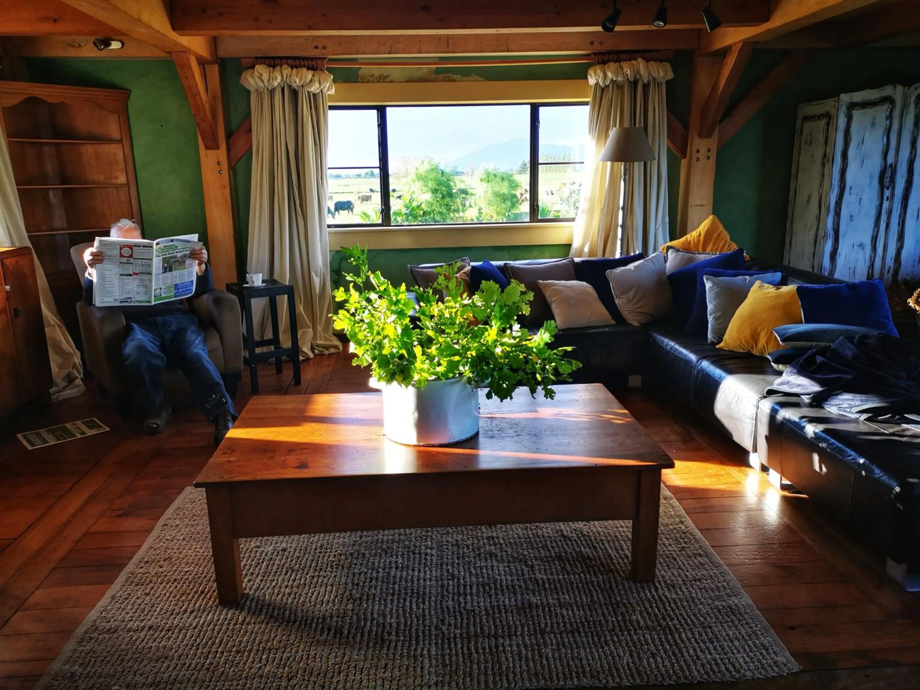 Communal lounge/ TV room in housewithnonails