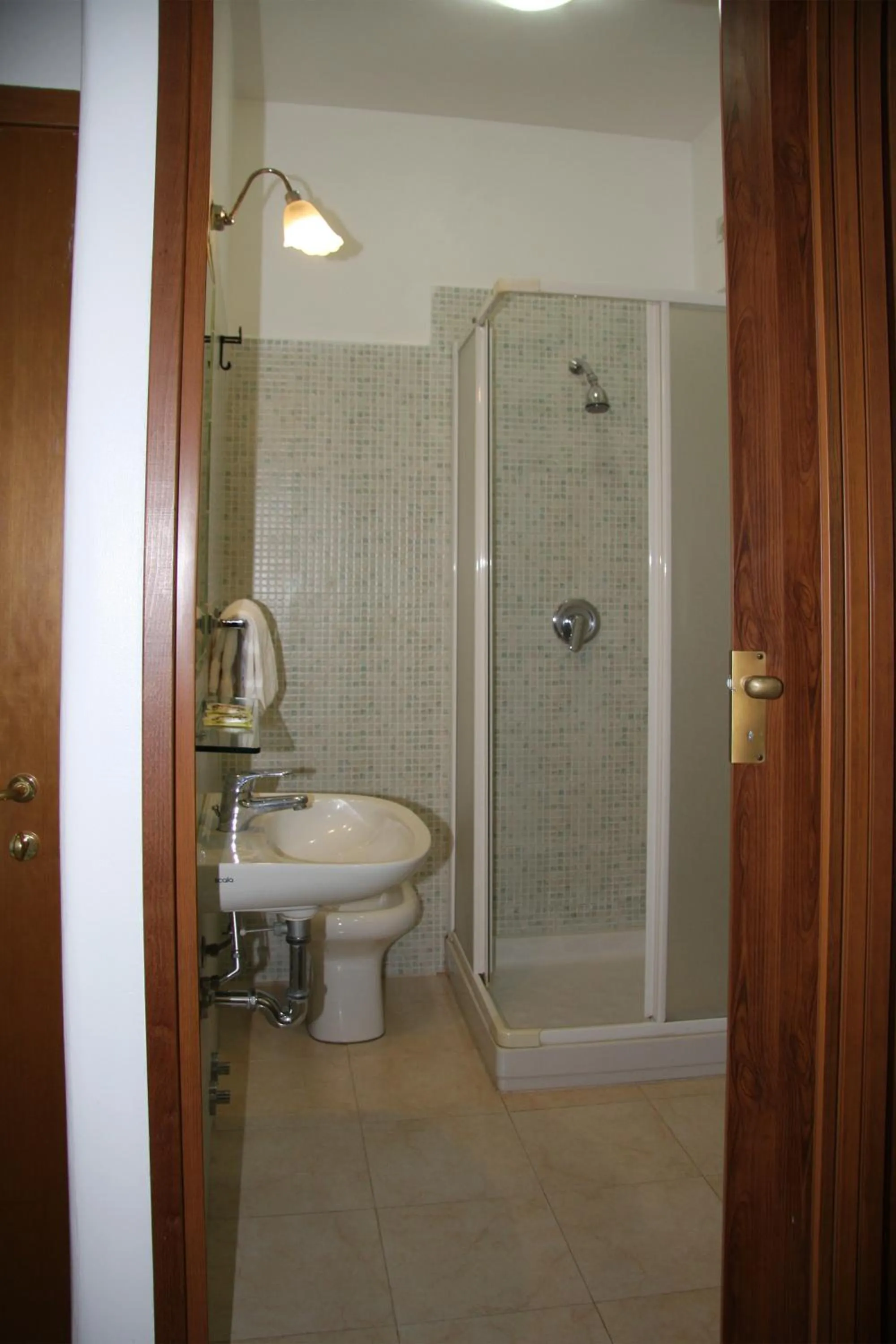 Shower in Hotel Adelchi