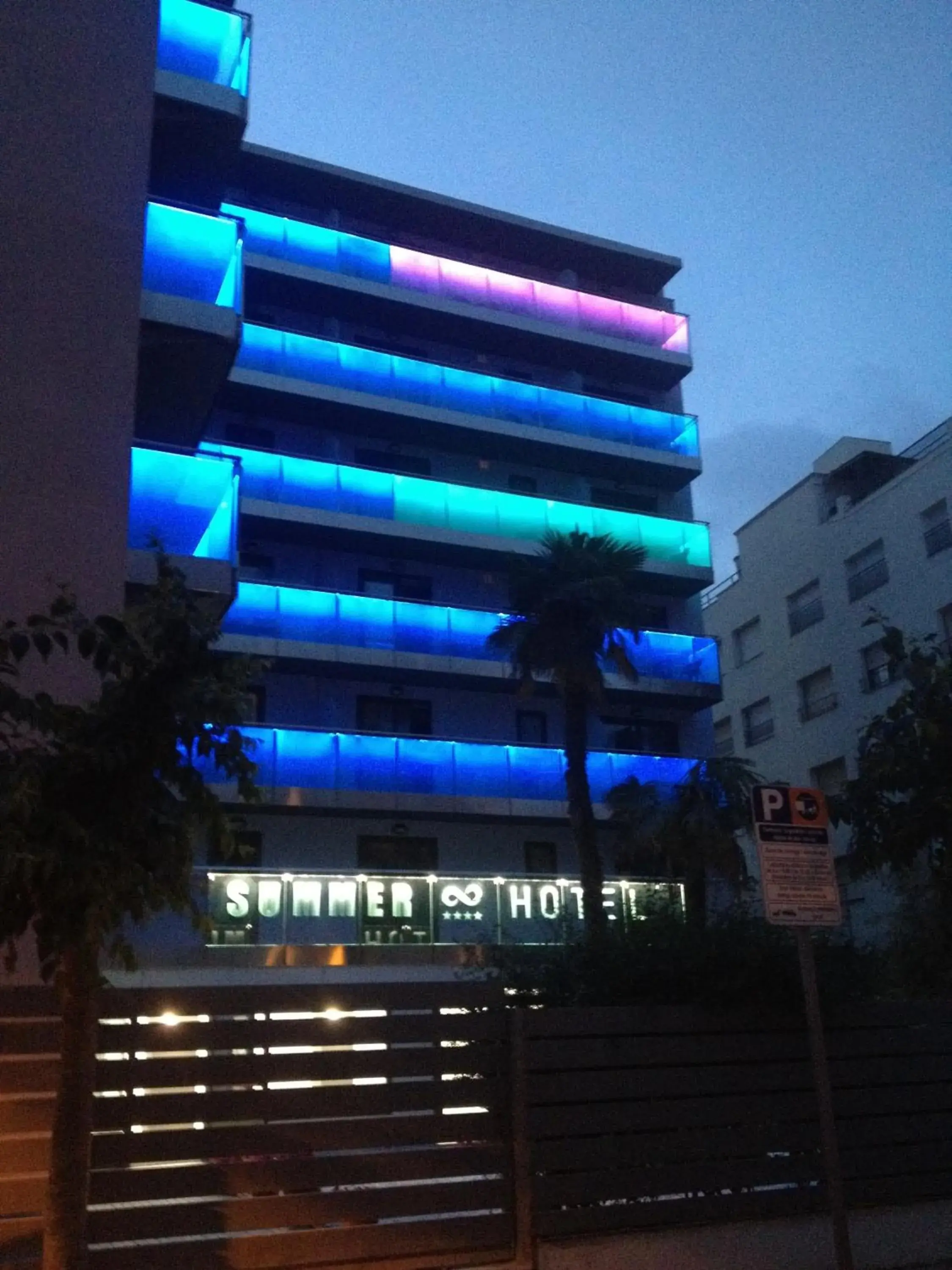 Facade/entrance in Summer Hotel Facade/entrance in Summer Hotel