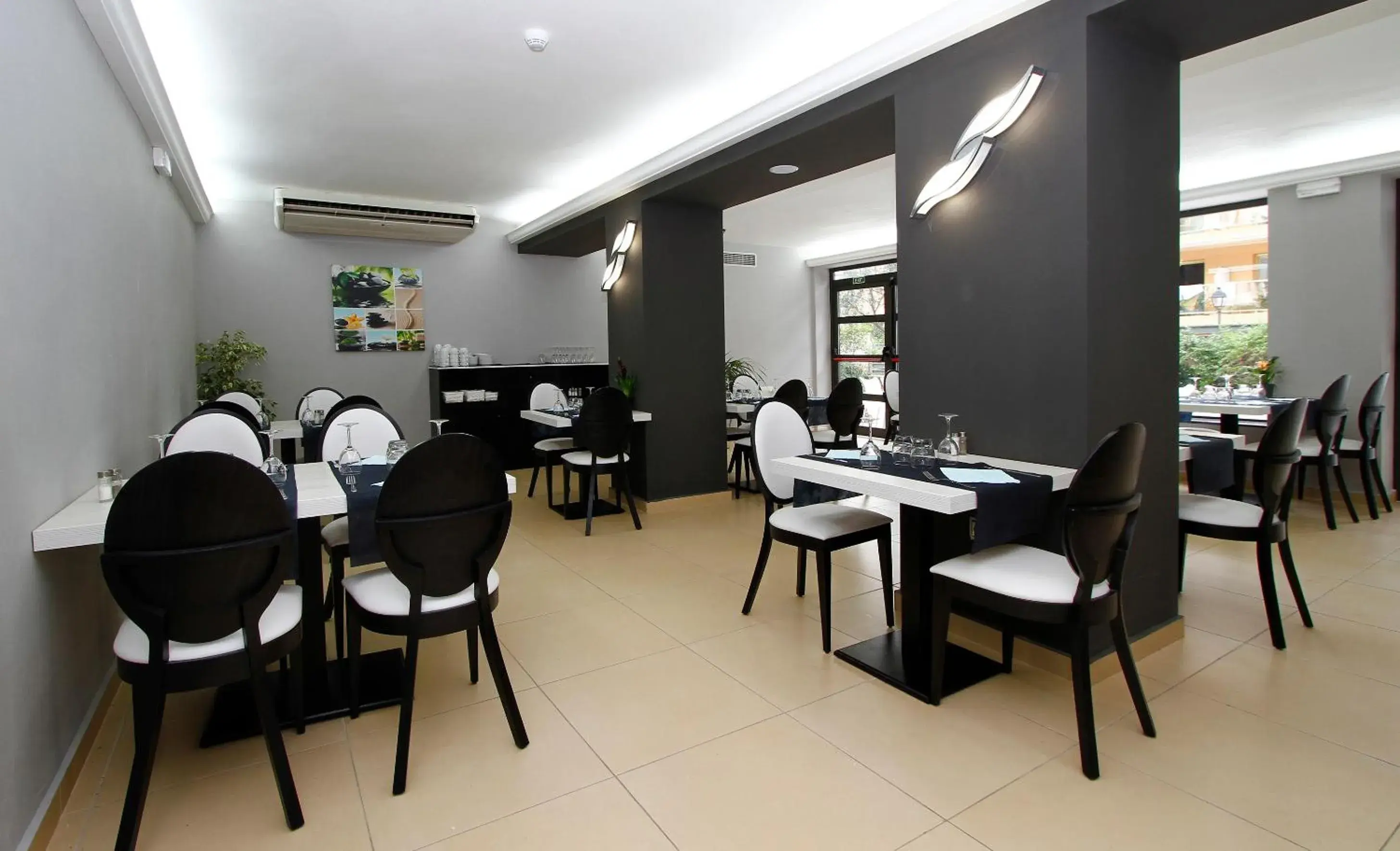 Restaurant/places to eat in Summer Hotel Restaurant/places to eat in Summer Hotel