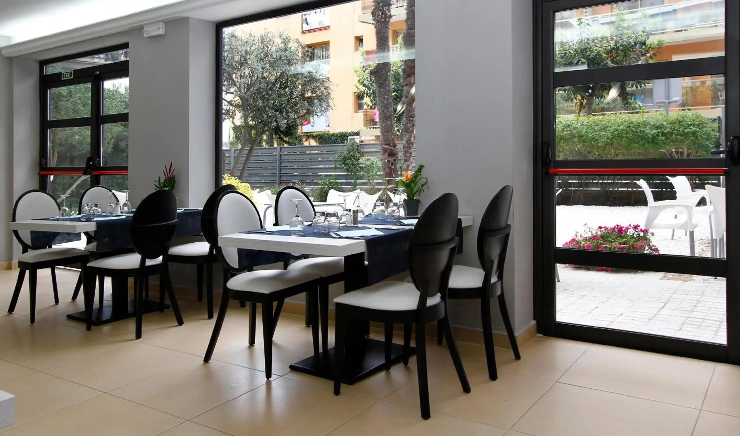 Restaurant/places to eat in Summer Hotel Restaurant/places to eat in Summer Hotel