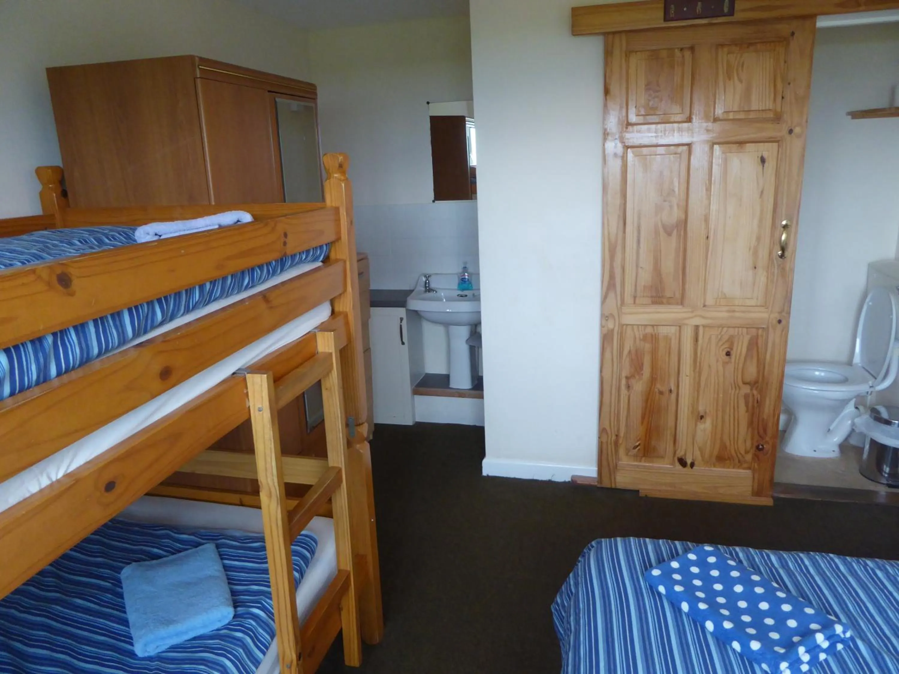 Photo of the whole room, Bed in Longbeach- Adults Only