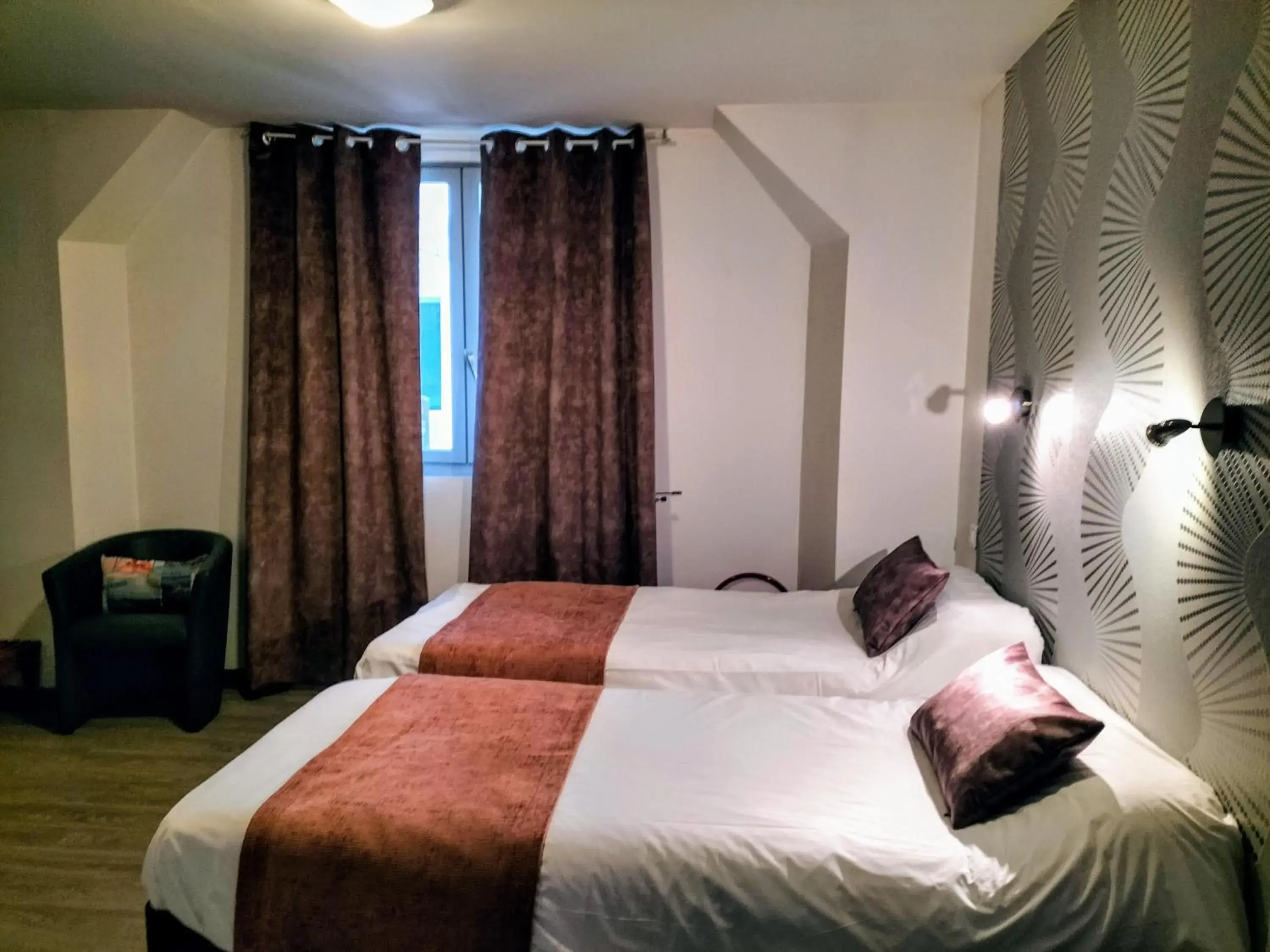 Twin Room - Disability Access in Hotel Restaurant Herard Twin Room - Disability Access in Hotel Restaurant Herard