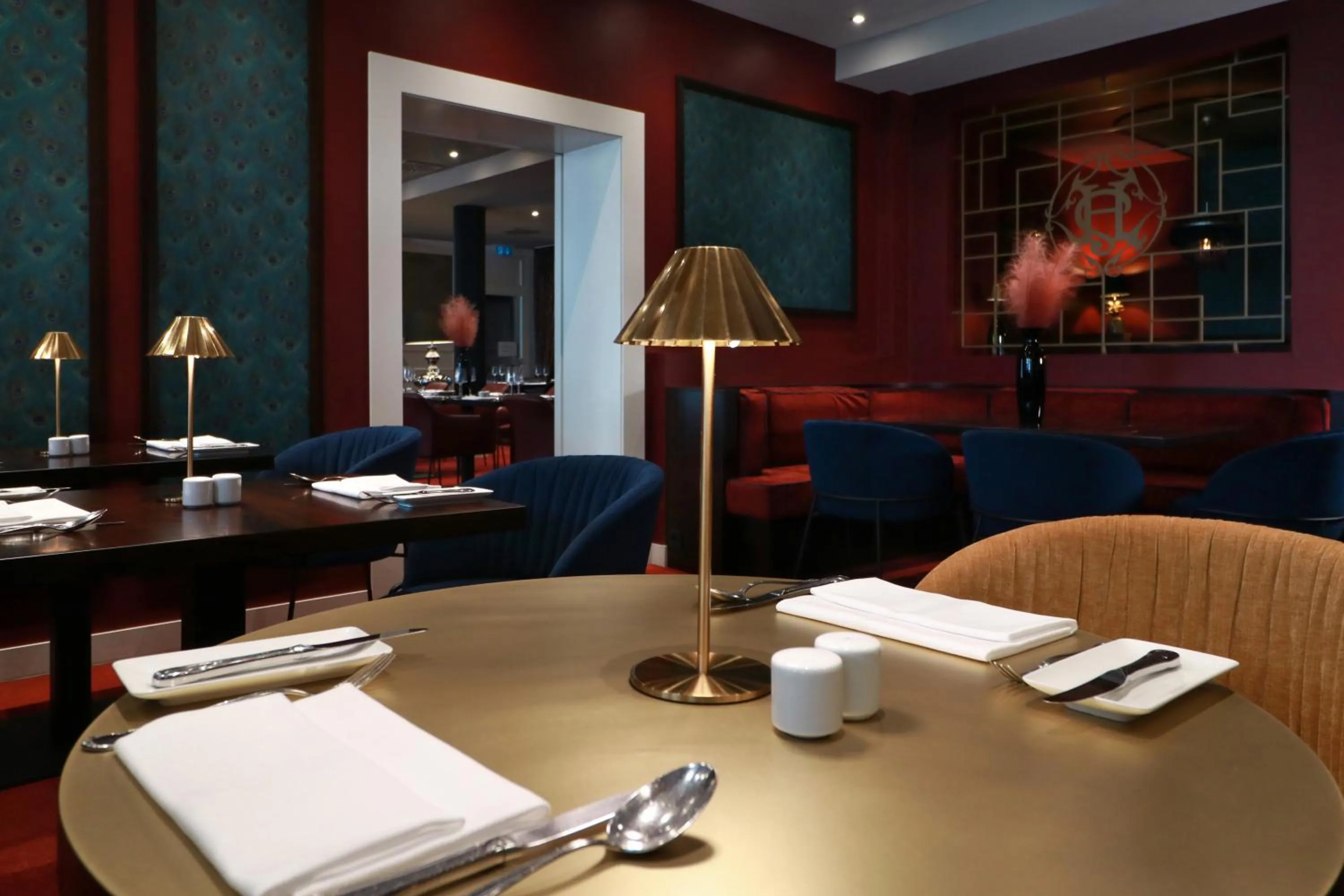 Restaurant/places to eat in Haverkamp Suites