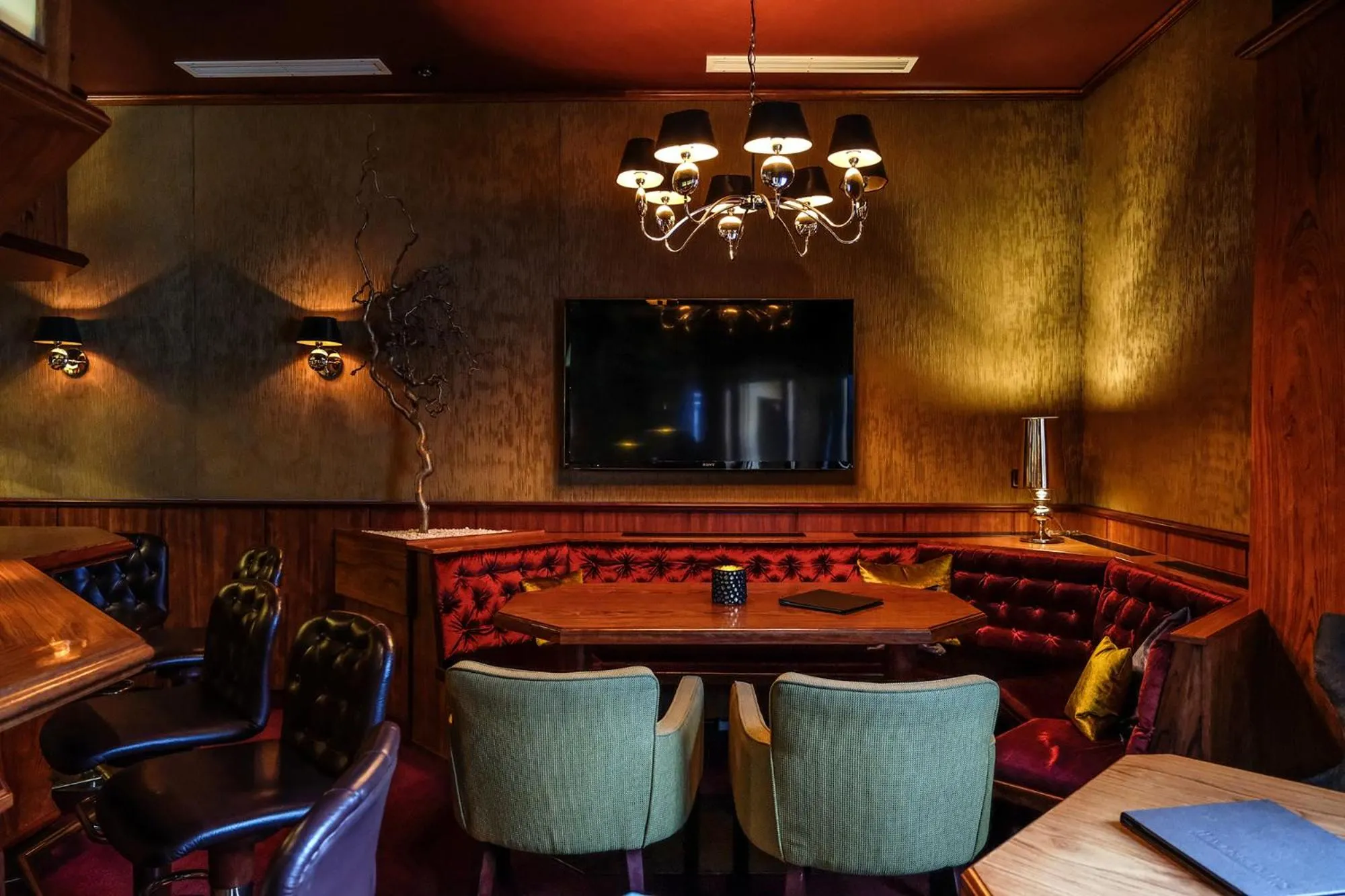 Restaurant/places to eat in Haverkamp Suites