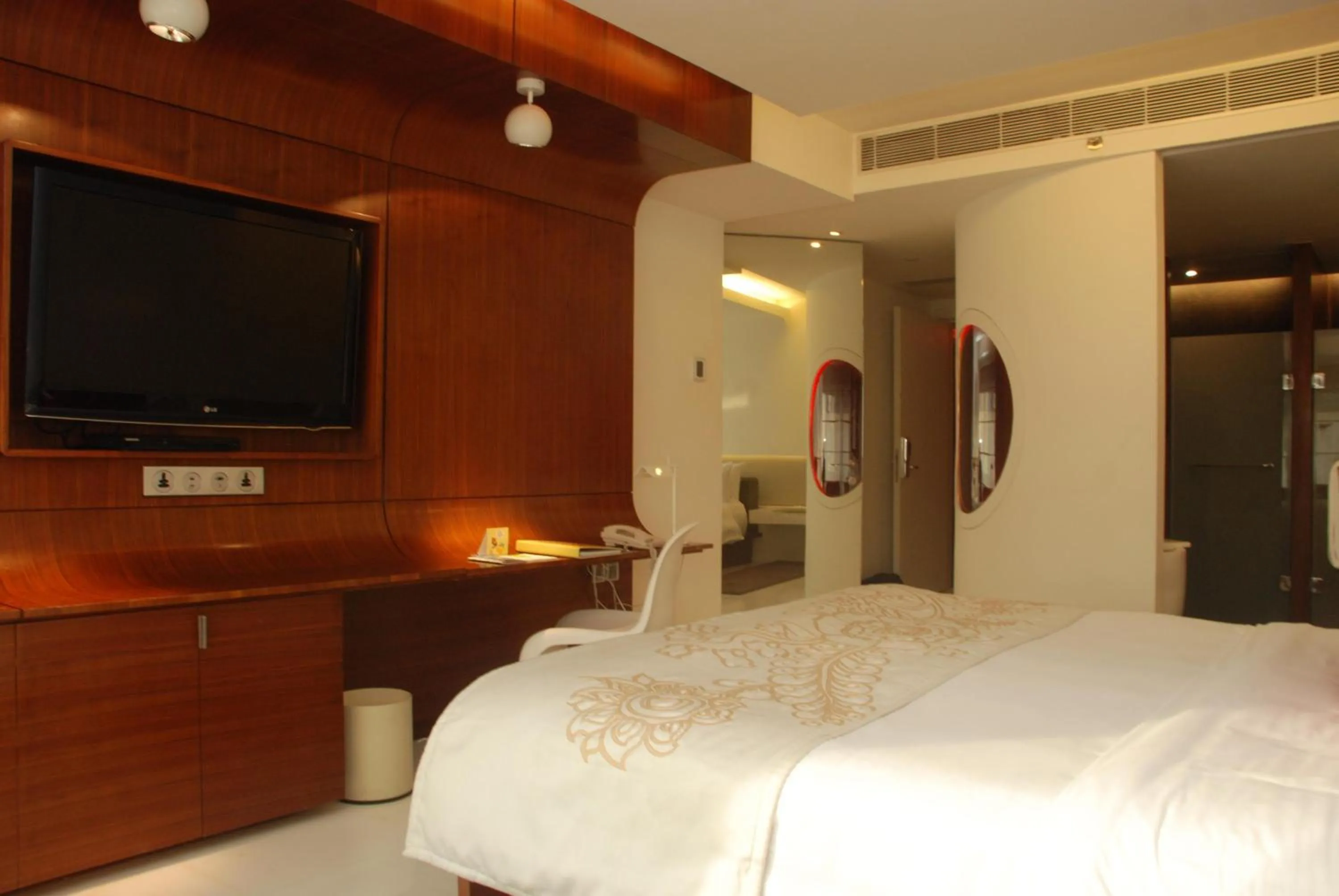 TV and multimedia, Bed in The Park Hyderabad, Banjara Hills near Hussain Sagar Lake