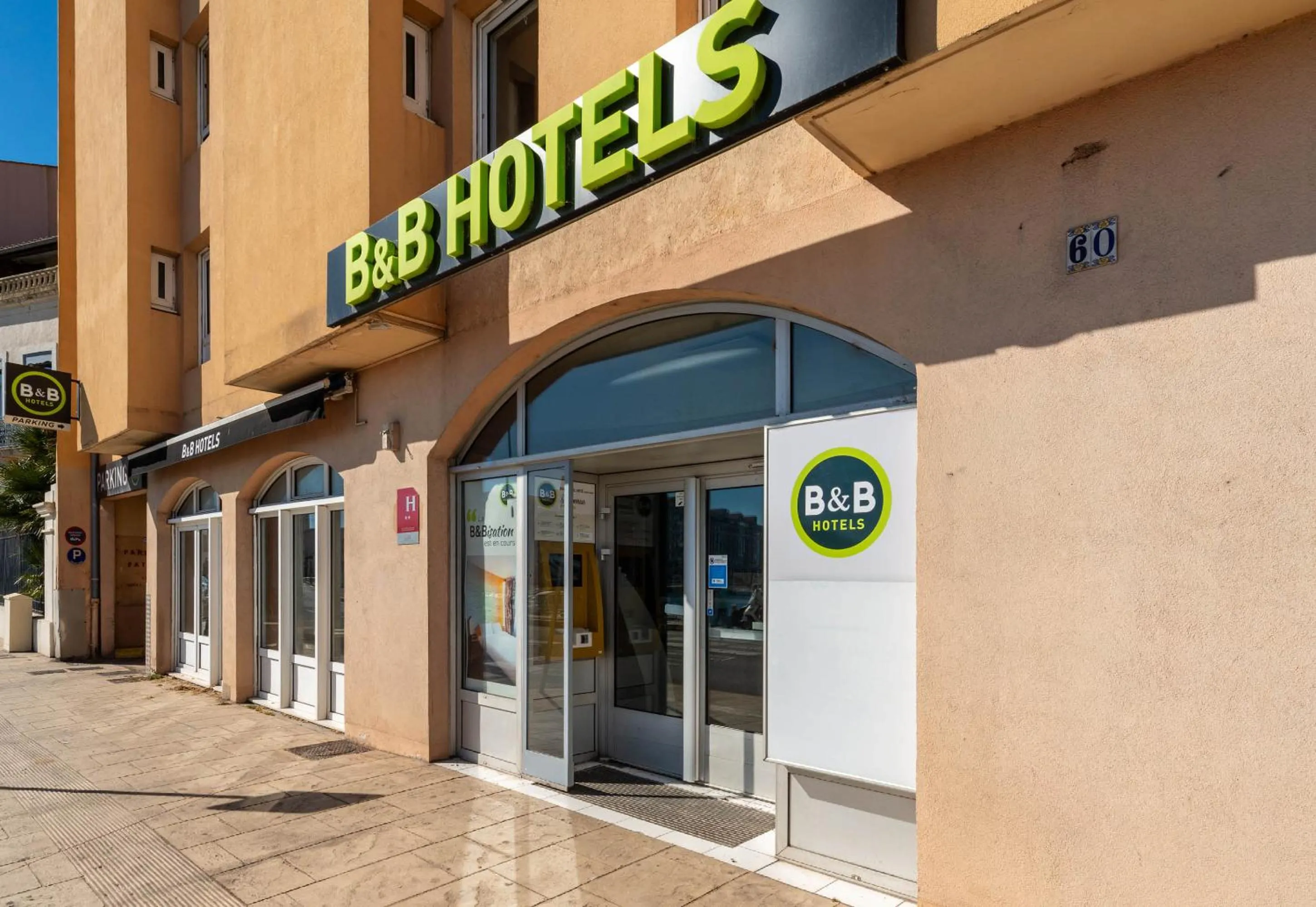 Property building in B&B HOTEL Sète Centre Gare