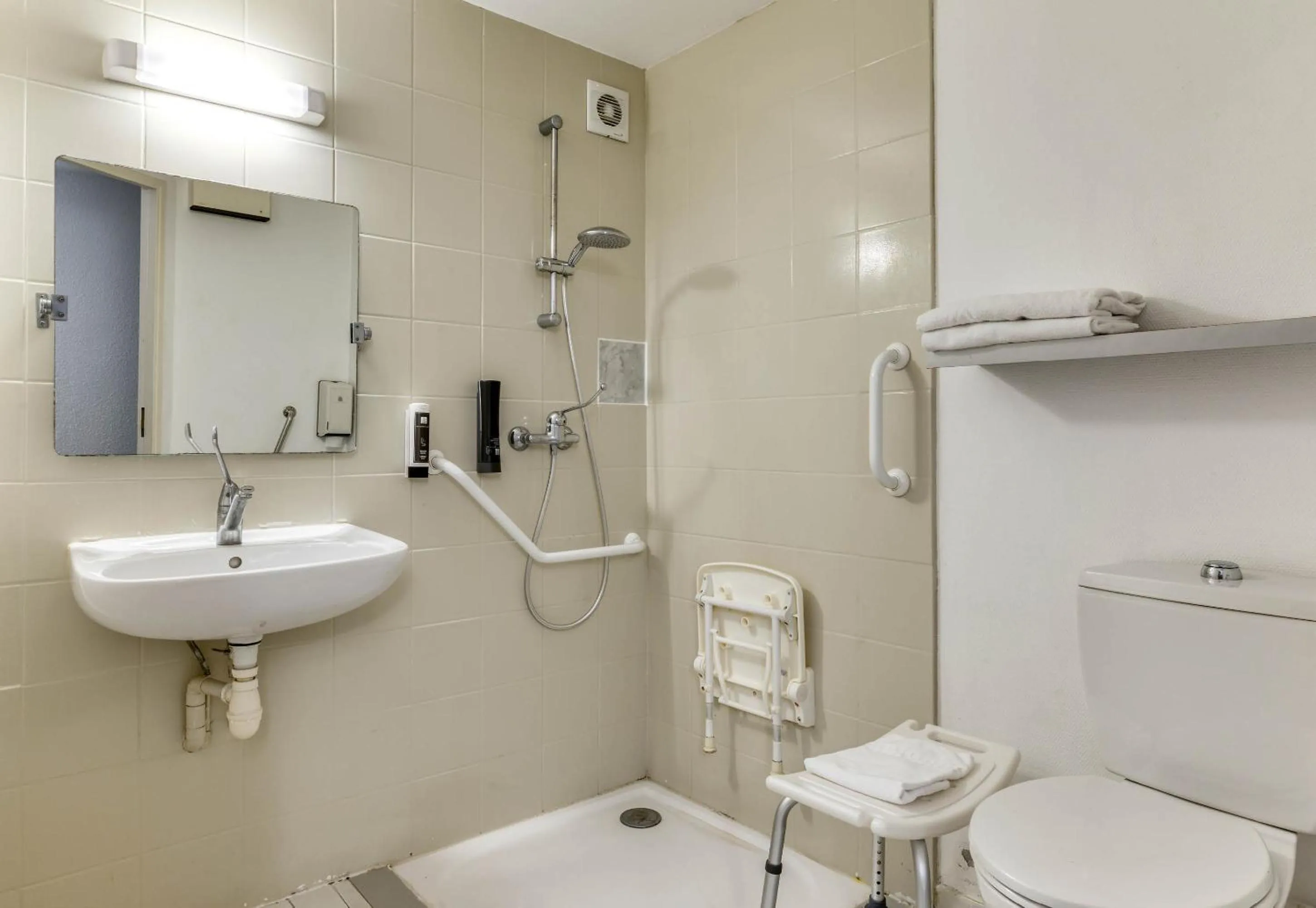 Bathroom in B&B HOTEL Sète Centre Gare