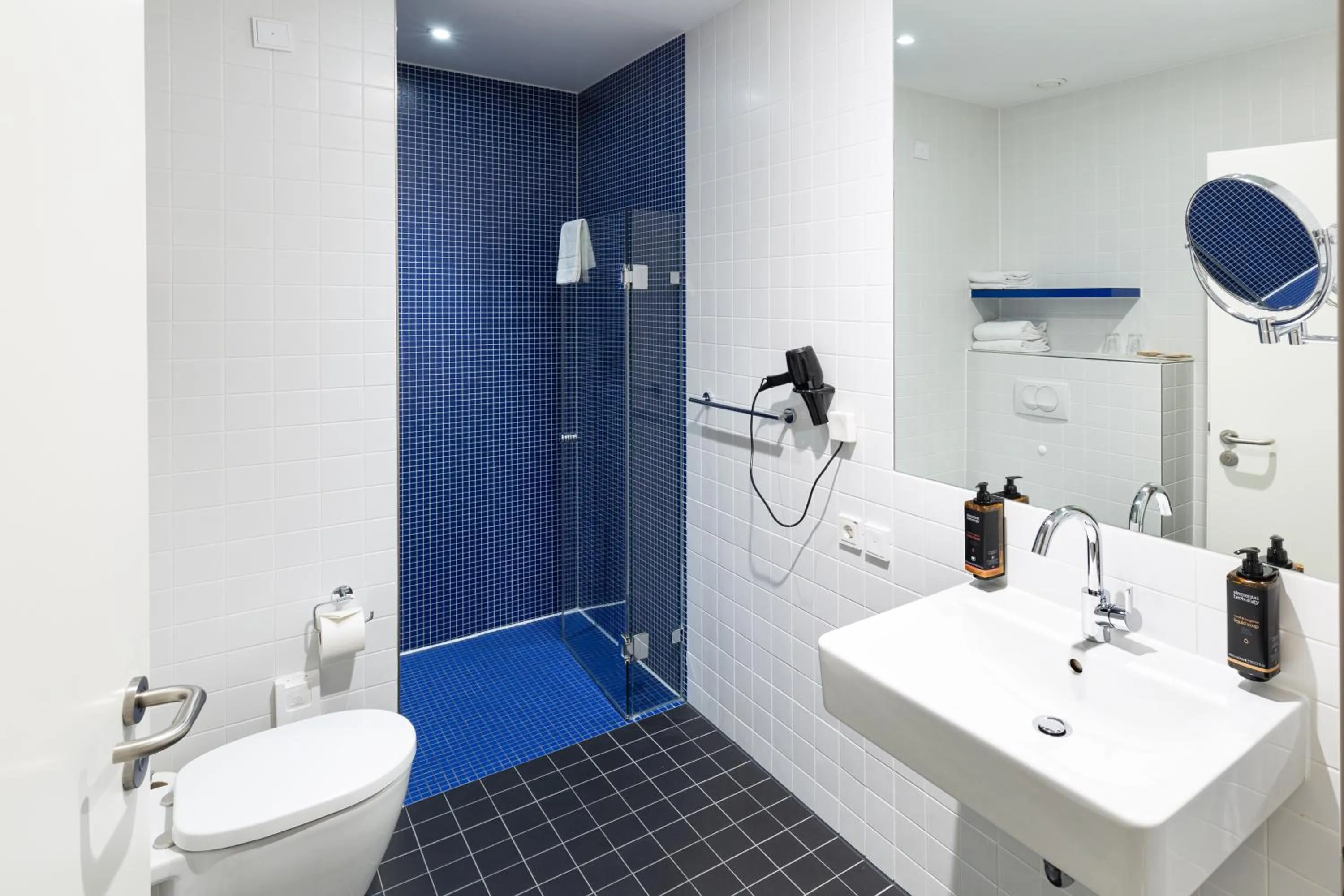 Bathroom in Hotel MOA Berlin