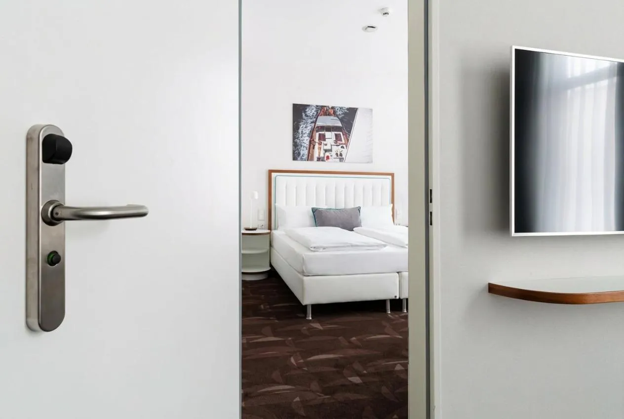 Bedroom, Bed in Hotel MOA Berlin