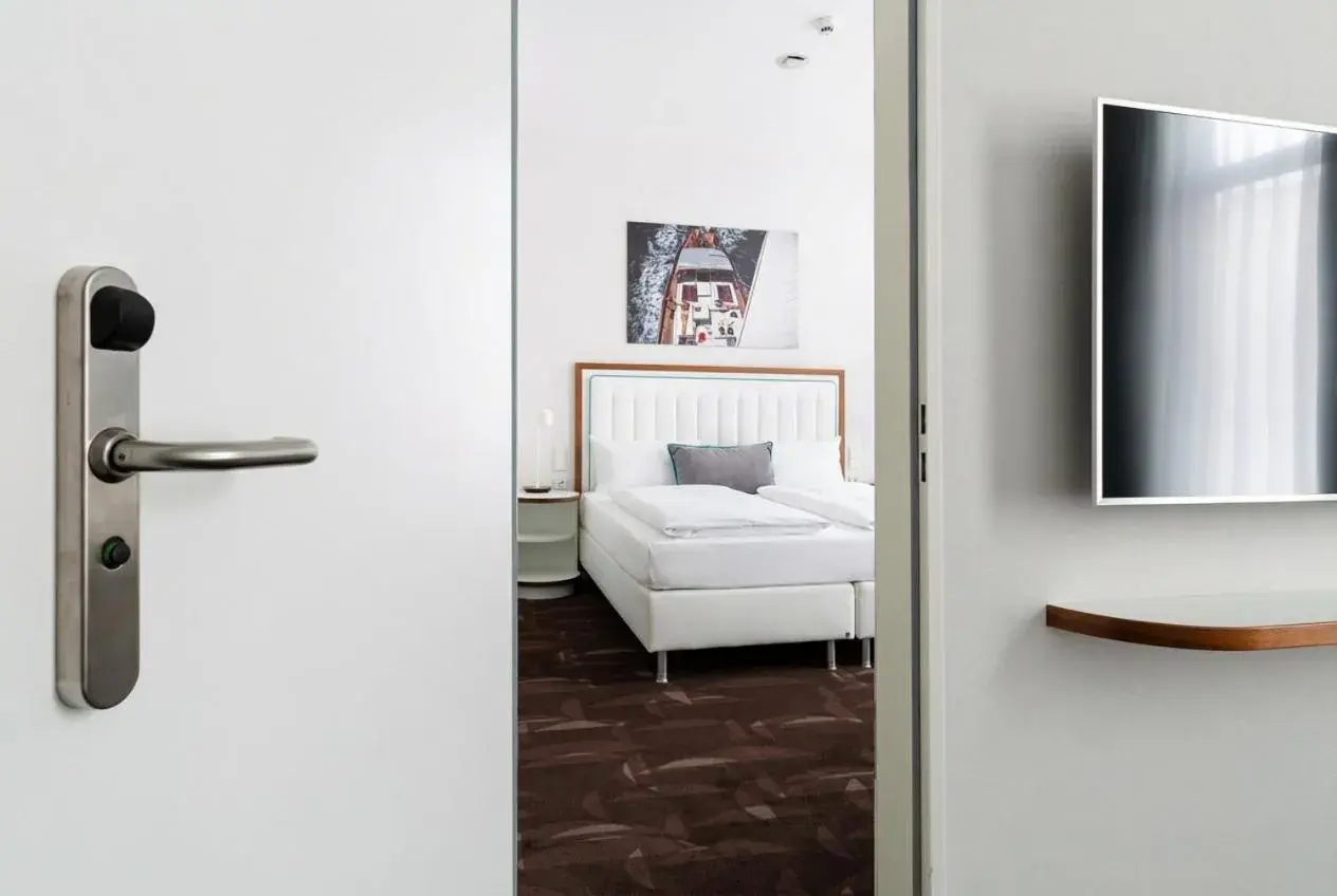 Bedroom, Bed in Hotel MOA Berlin Bedroom, Bed in Hotel MOA Berlin