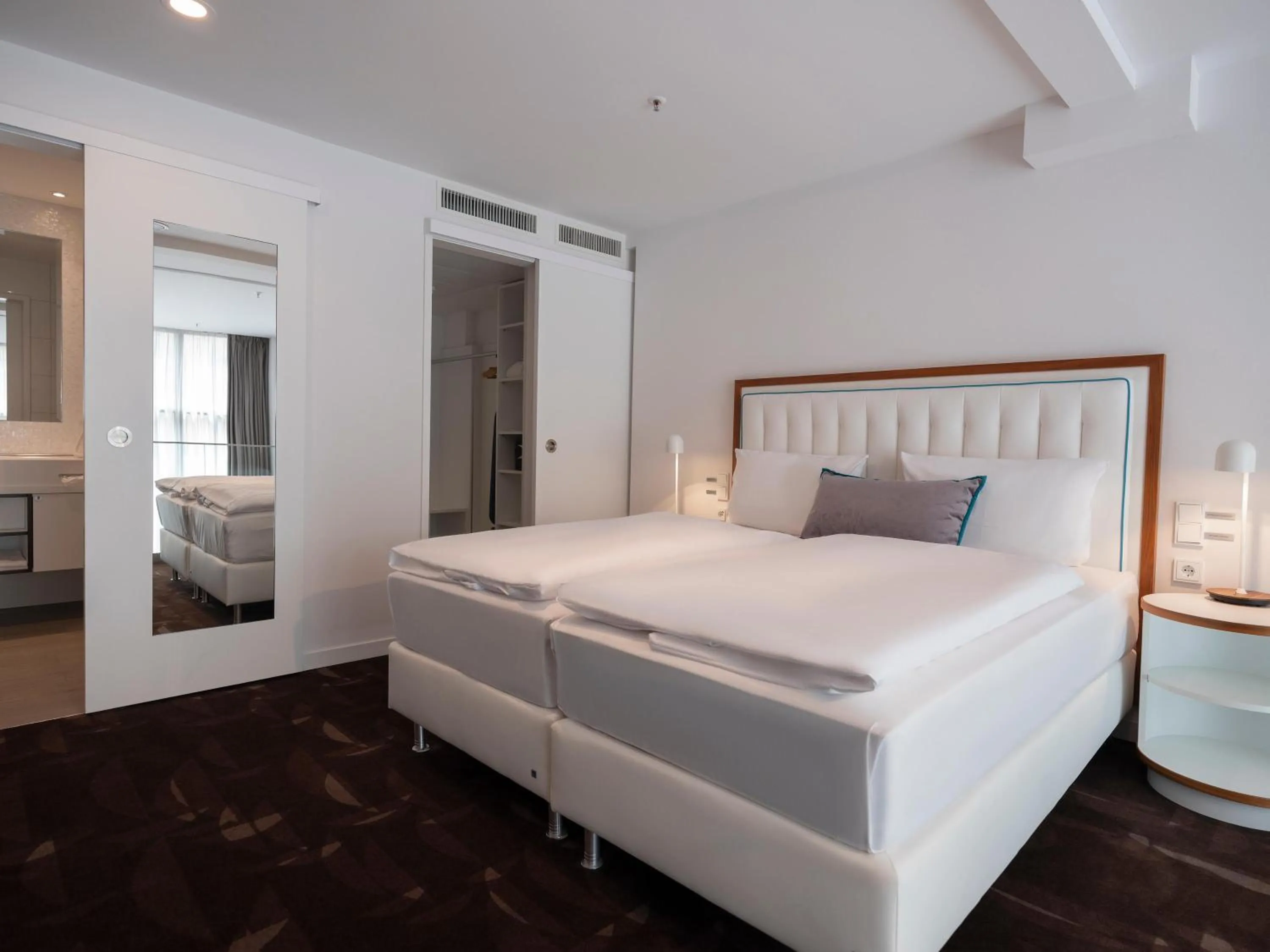 Photo of the whole room, Bed in Mercure Hotel MOA Berlin