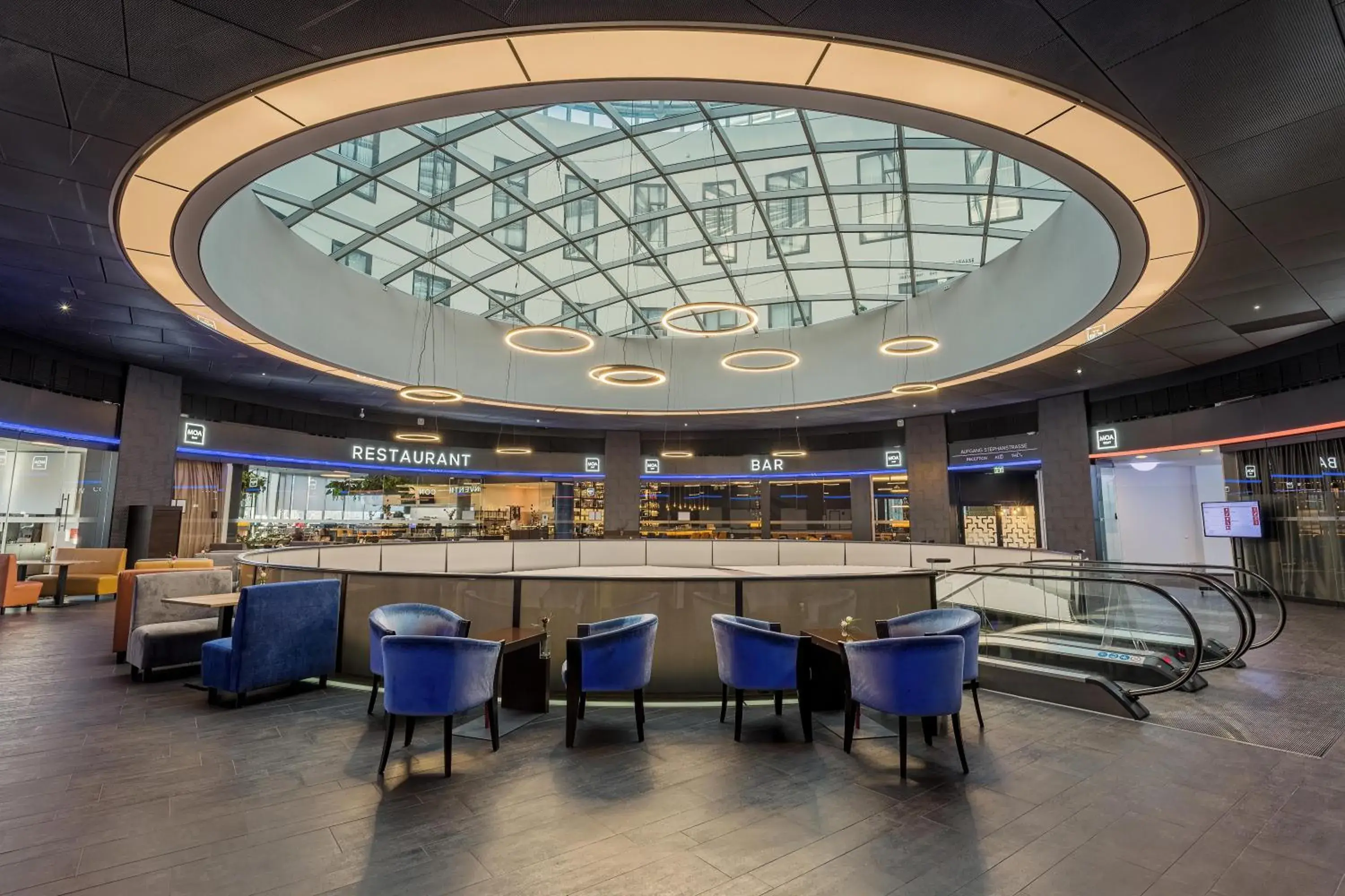 Lounge or bar in Mercure Hotel MOA Berlin Lounge or bar in Mercure Hotel MOA Berlin