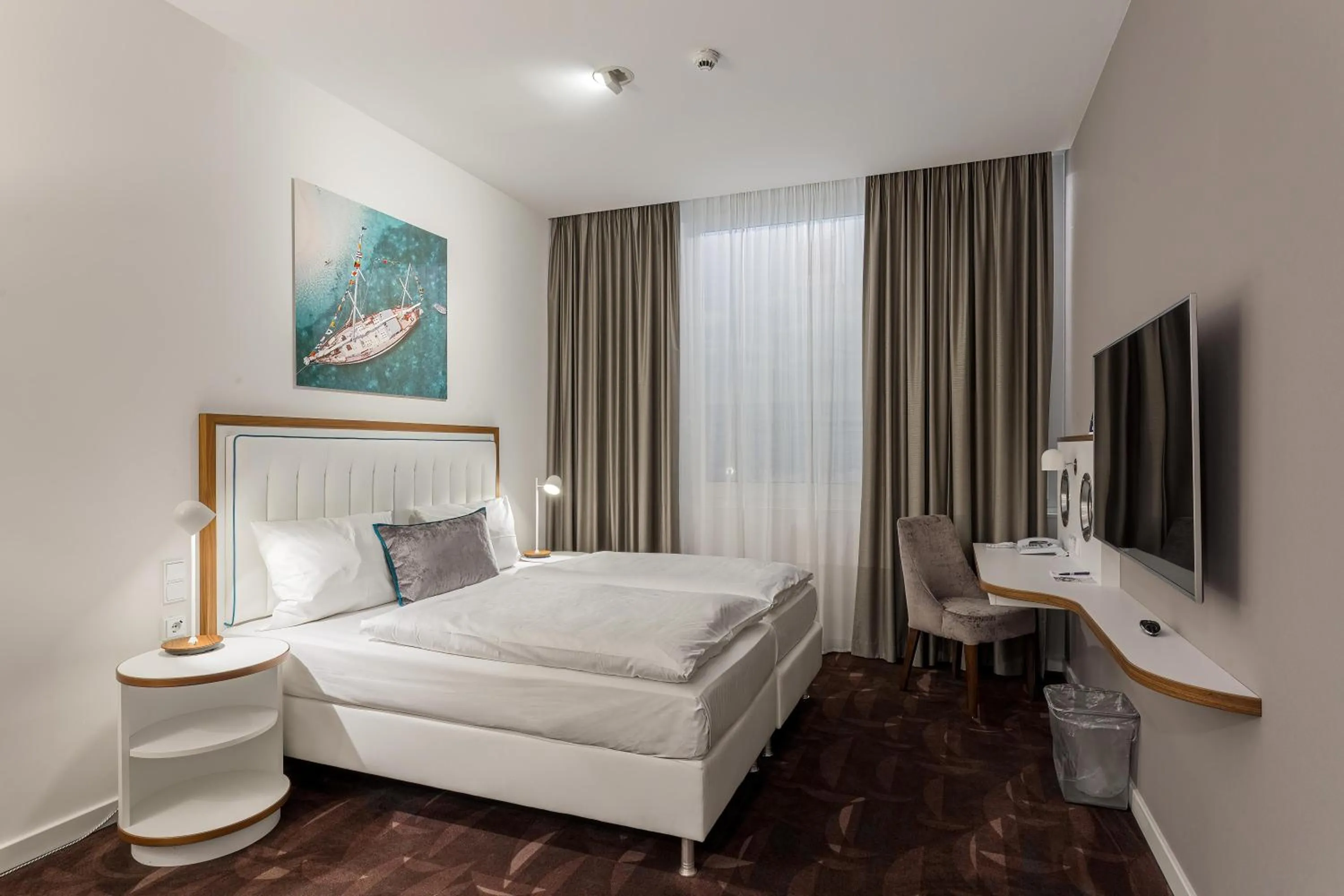 Photo of the whole room, Bed in Mercure Hotel MOA Berlin