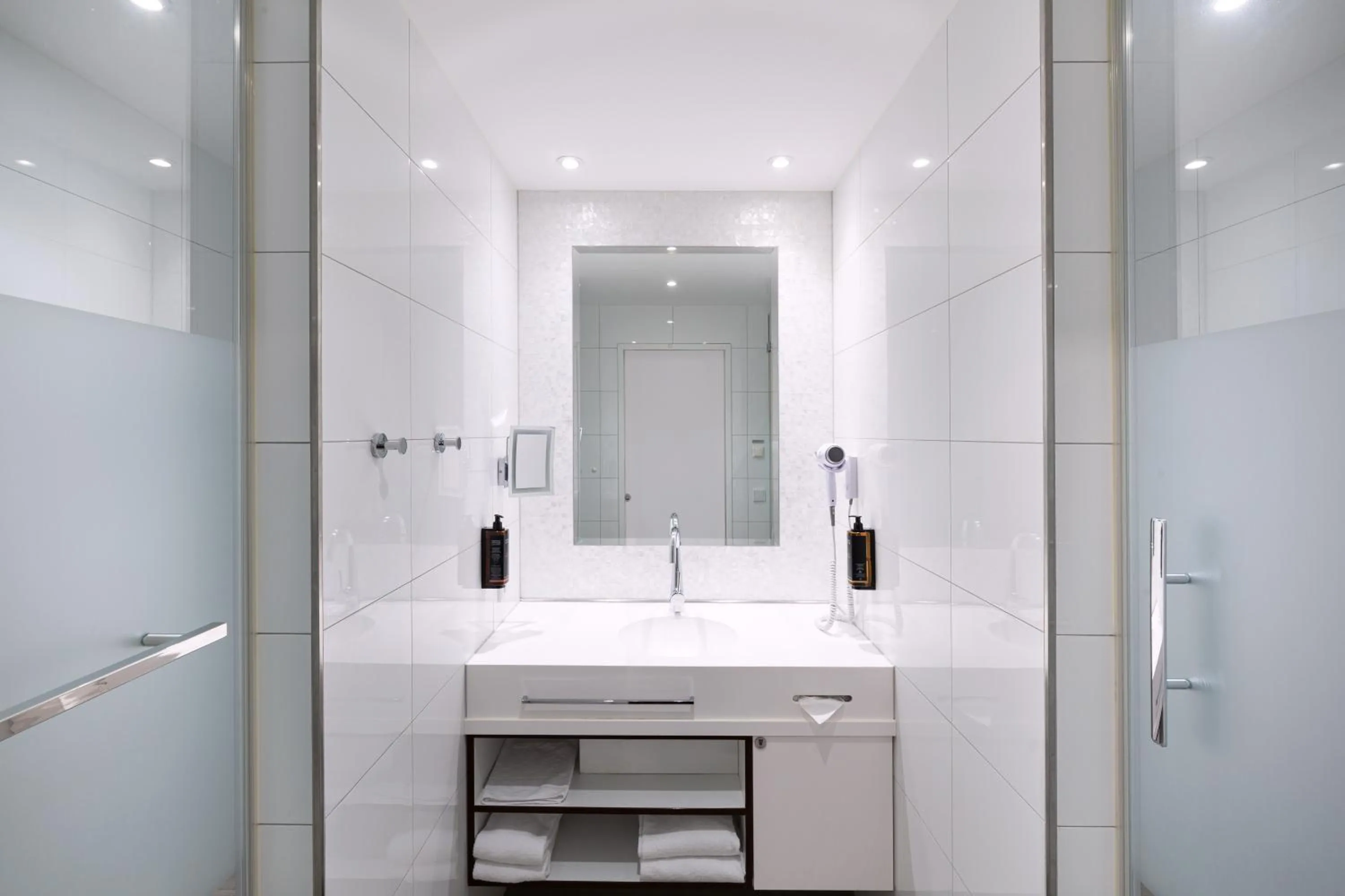 Bathroom in Hotel MOA Berlin