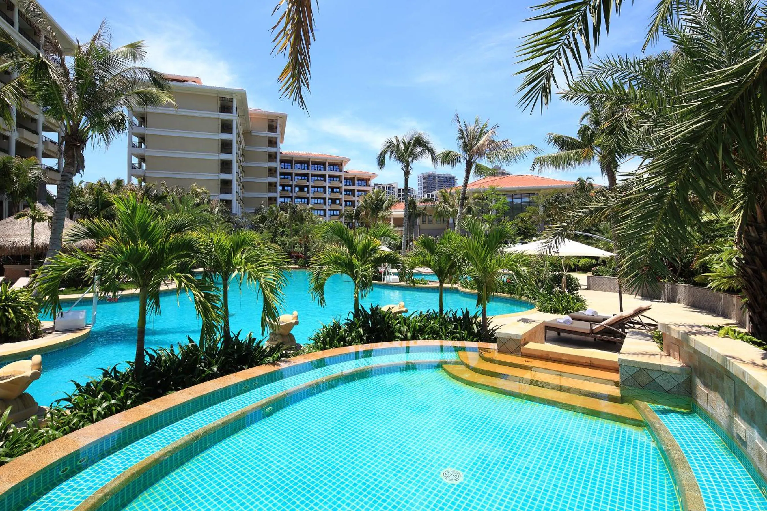 Swimming pool in Luhuitou State Guesthouse & Resort