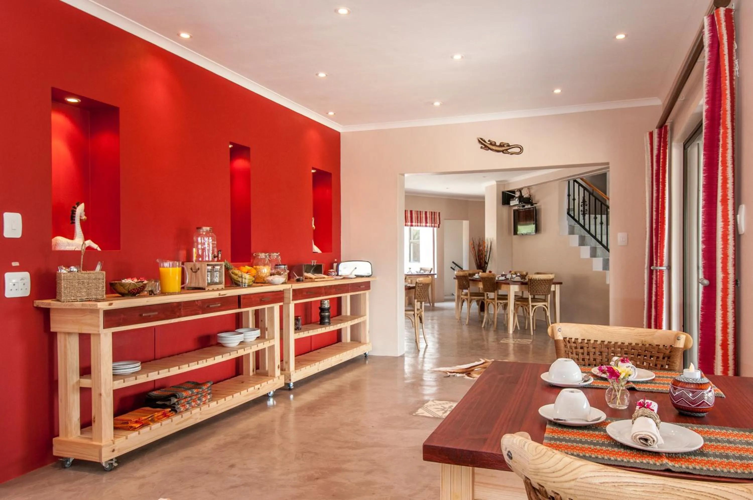 Restaurant/places to eat in Wind-Rose Guest House