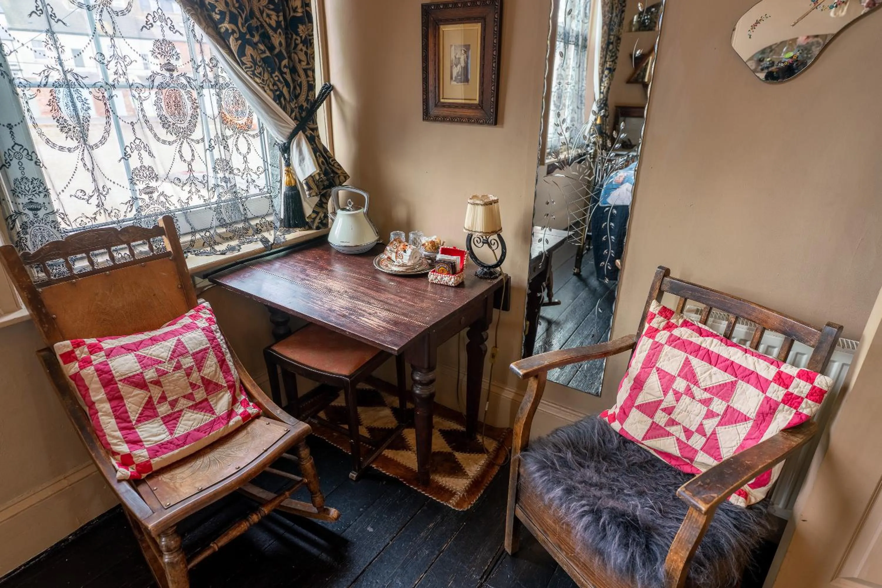 Coffee/tea facilities in La Rosa Hotel