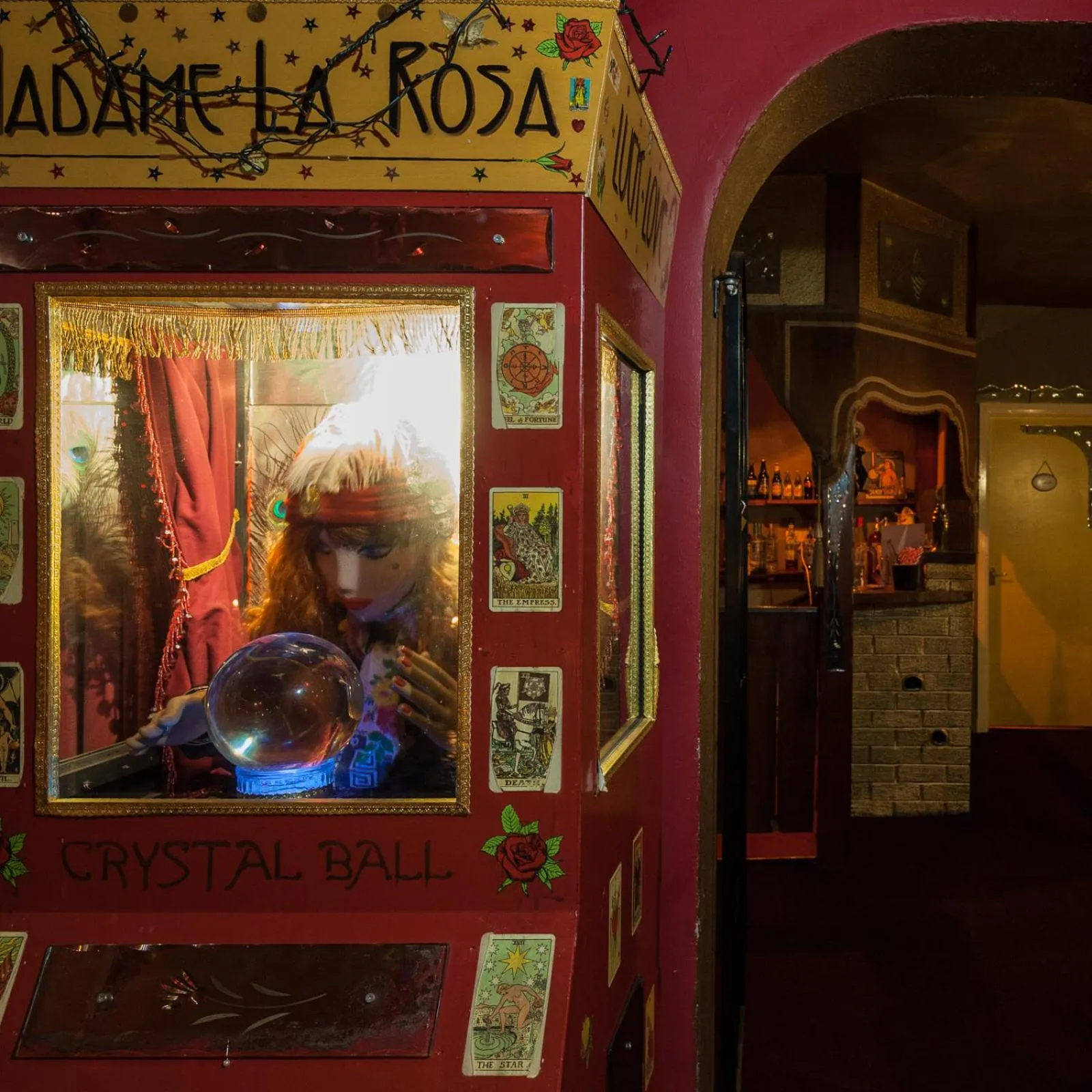 Decorative detail in La Rosa Hotel