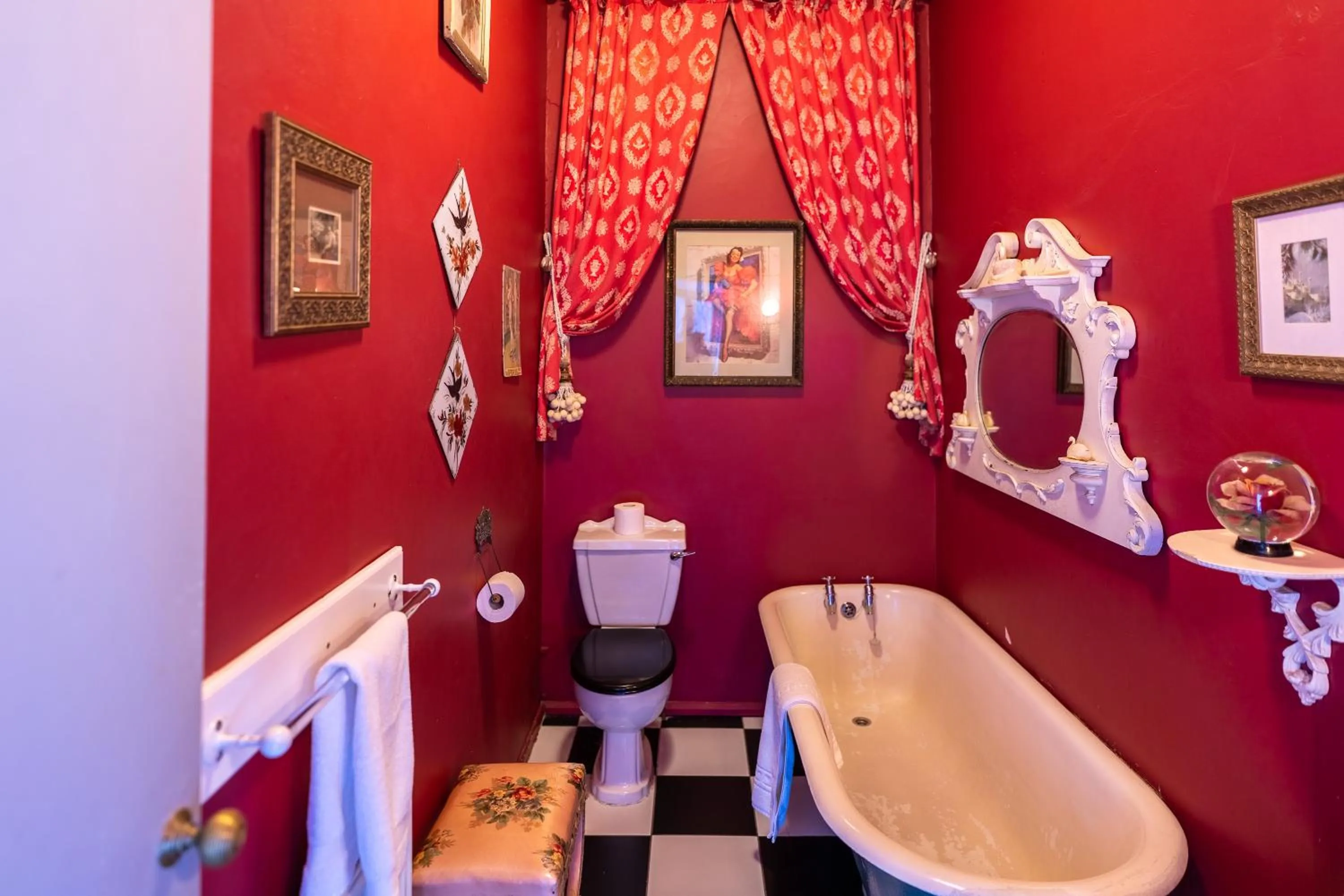 Bathroom in La Rosa Hotel