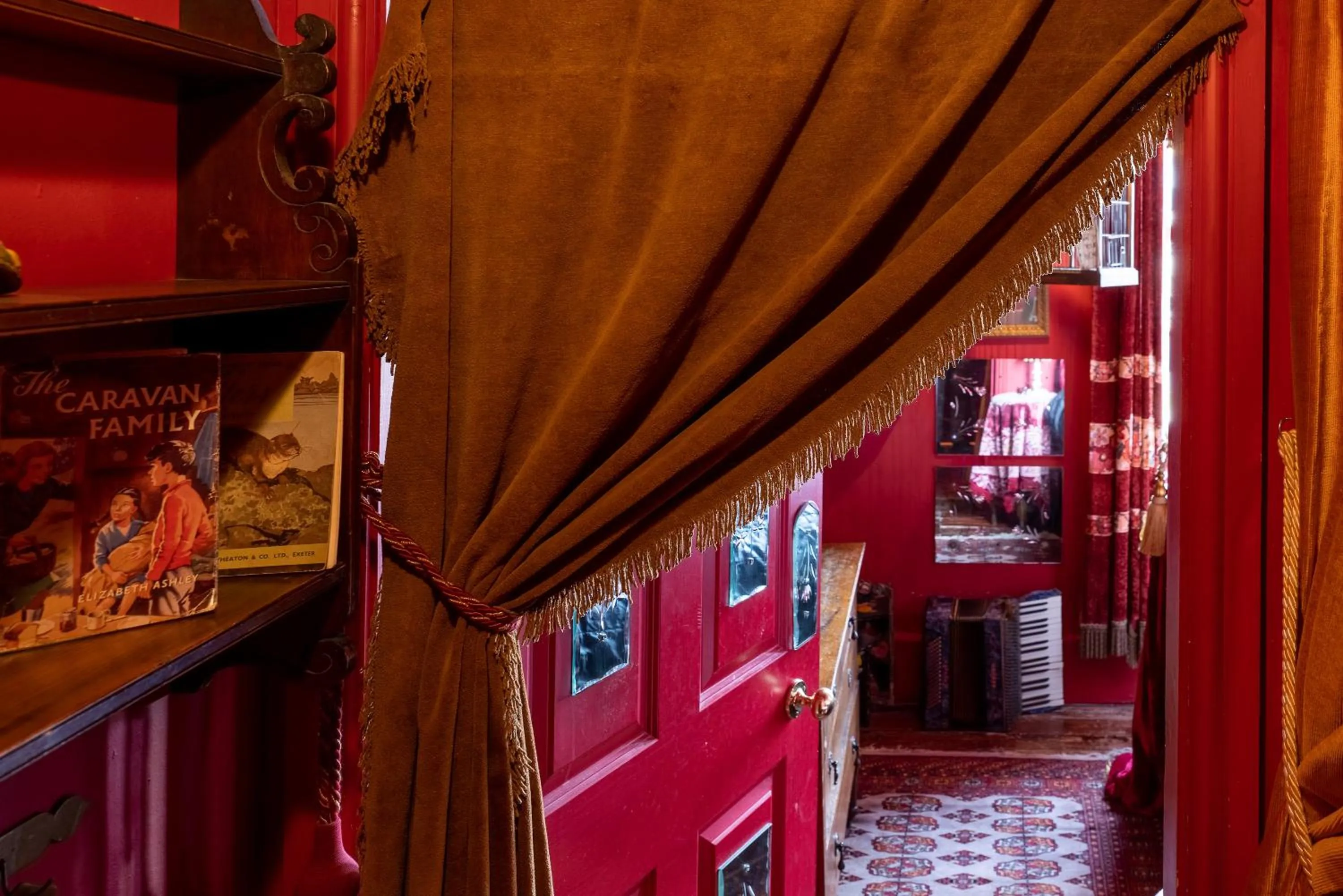 Decorative detail in La Rosa Hotel