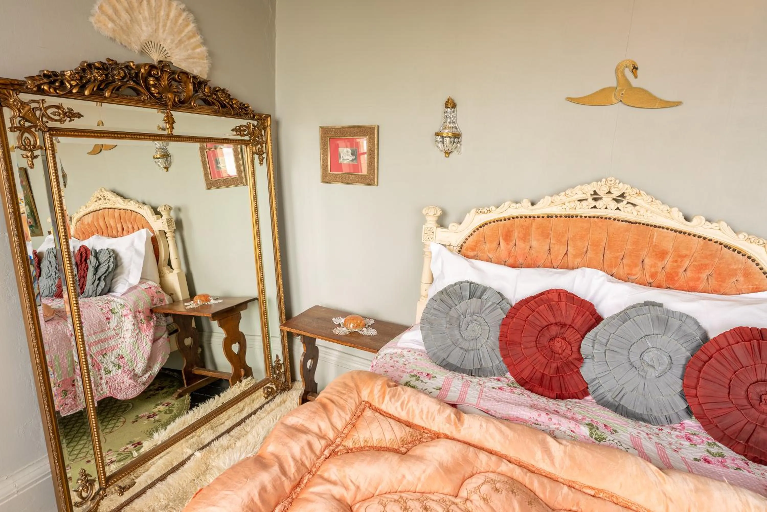 Bed in La Rosa Hotel