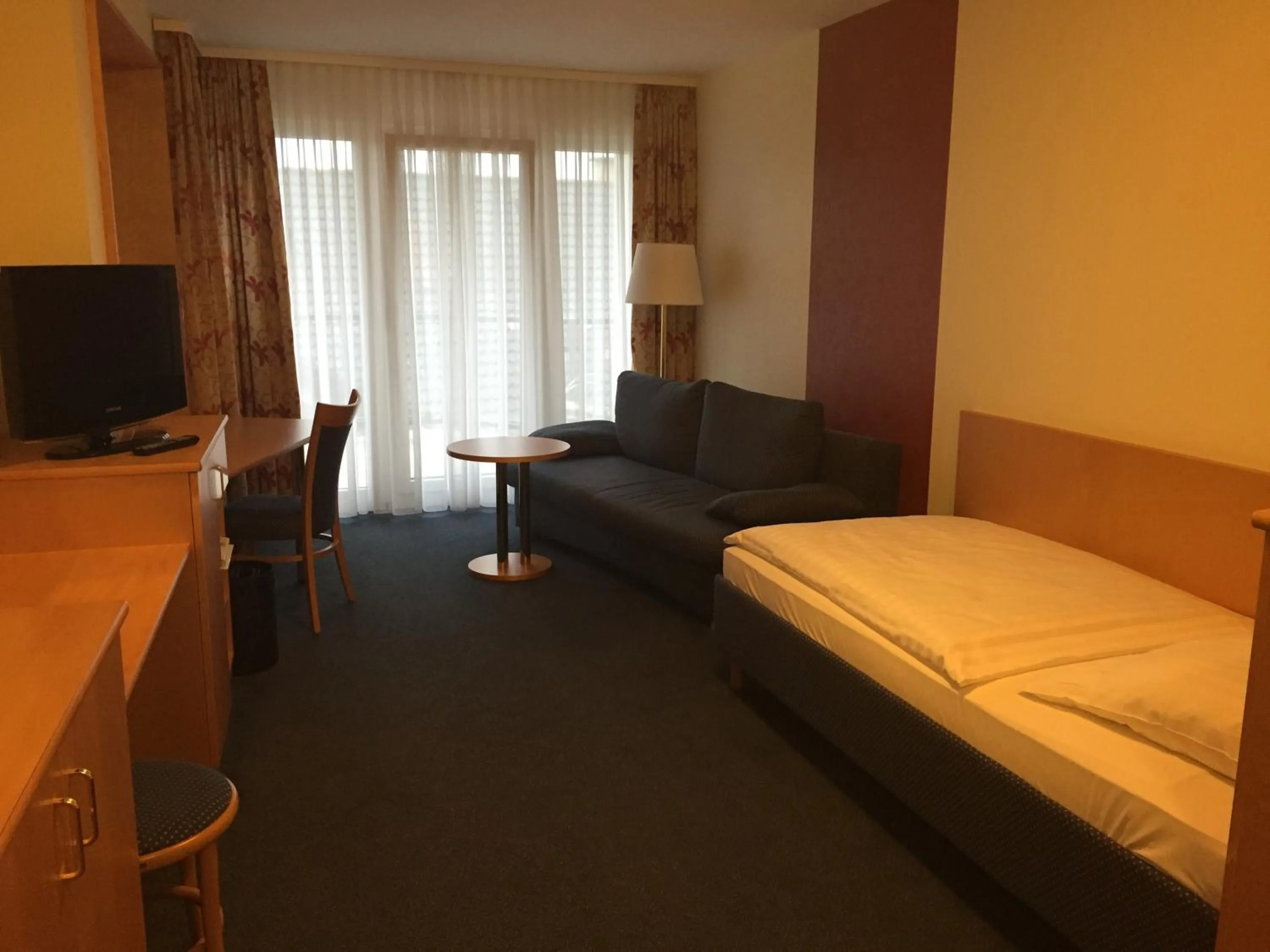 Photo of the whole room, Bed in Hotel Görres
