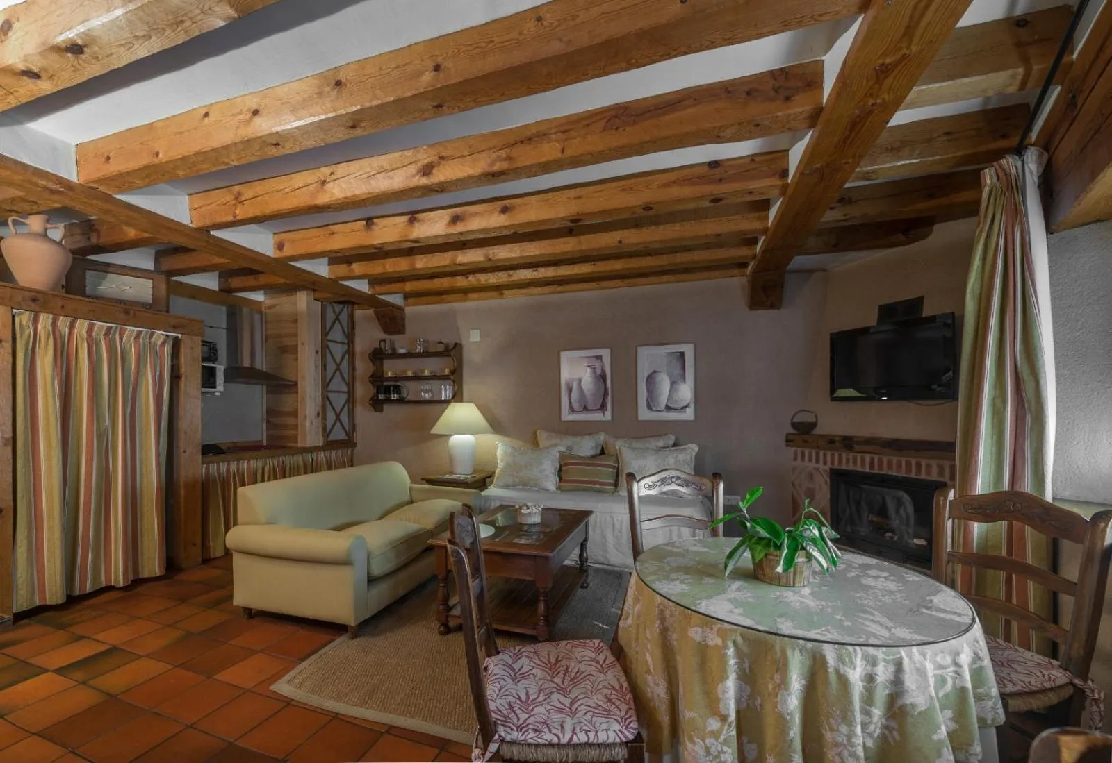 TV and multimedia in Apartamentos Lobiche